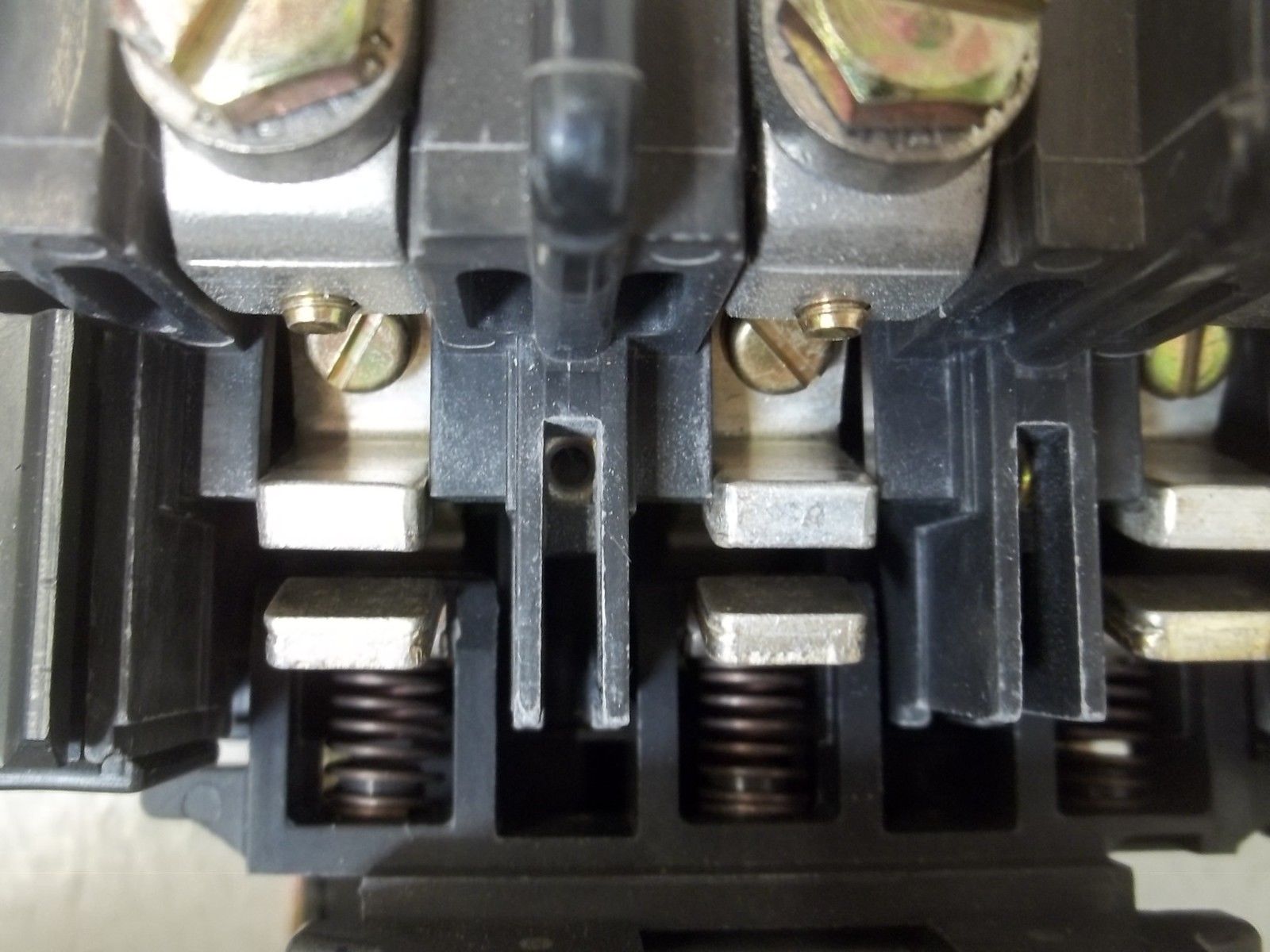 INDUSTRIAL SPARE PART 500-CO940 SER.B CONTCTAR 115-120V UNMP