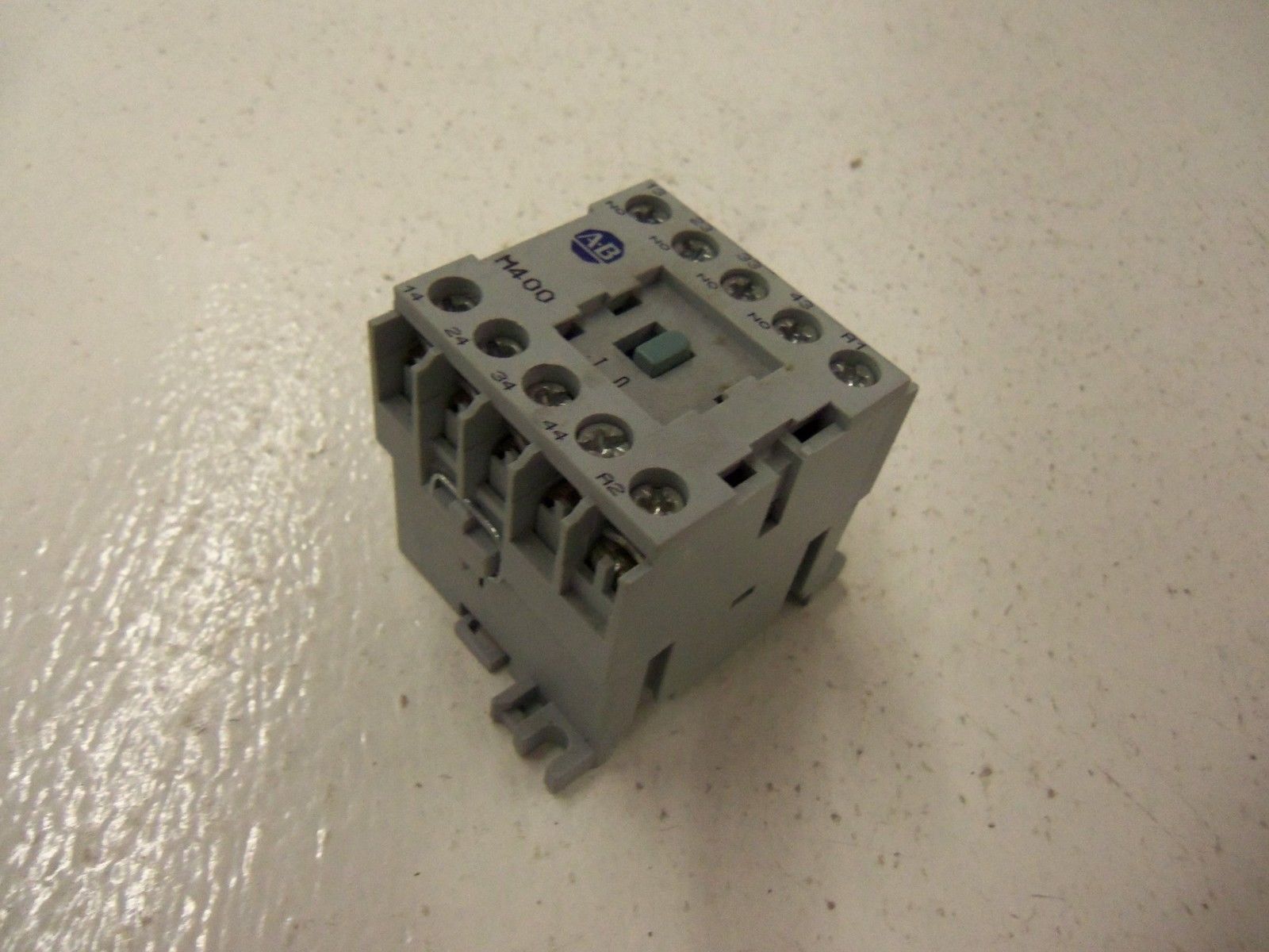 ALLEN BRADLEY 700-M400 SERIES A UNMP