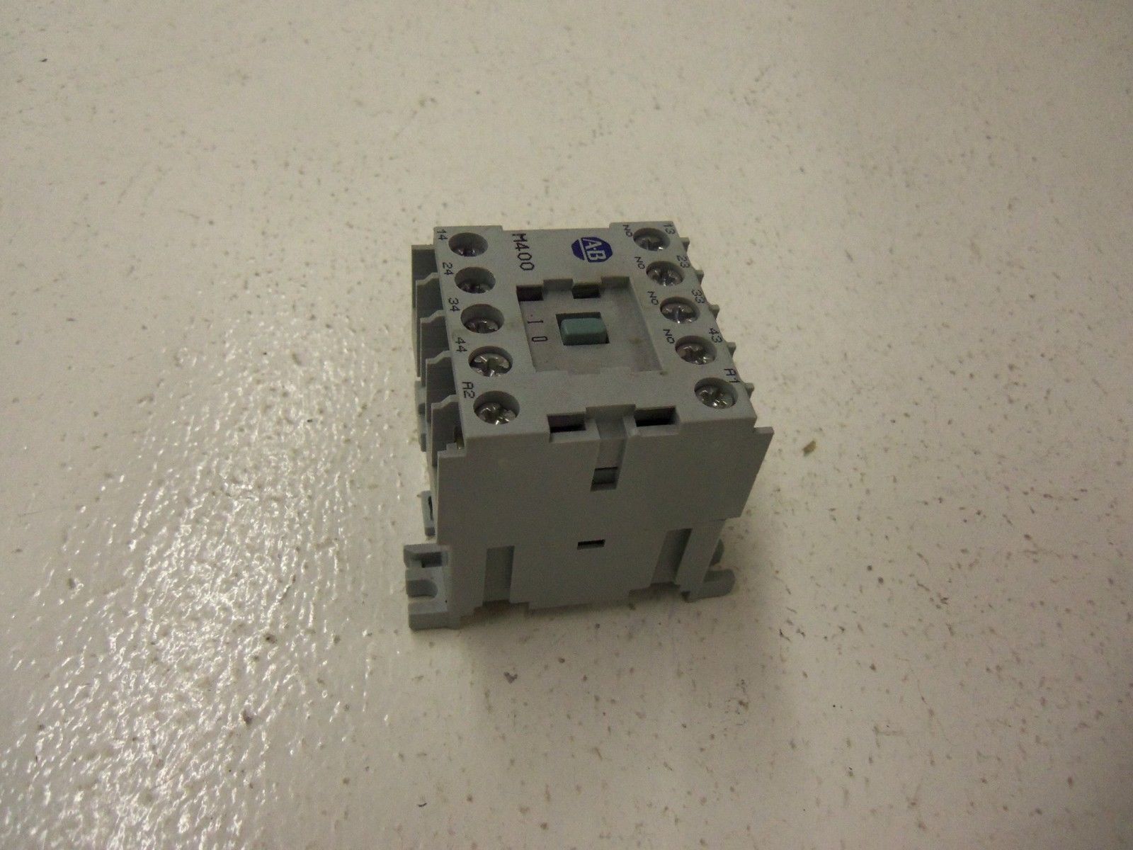 ALLEN BRADLEY 700-M400 SERIES A UNMP