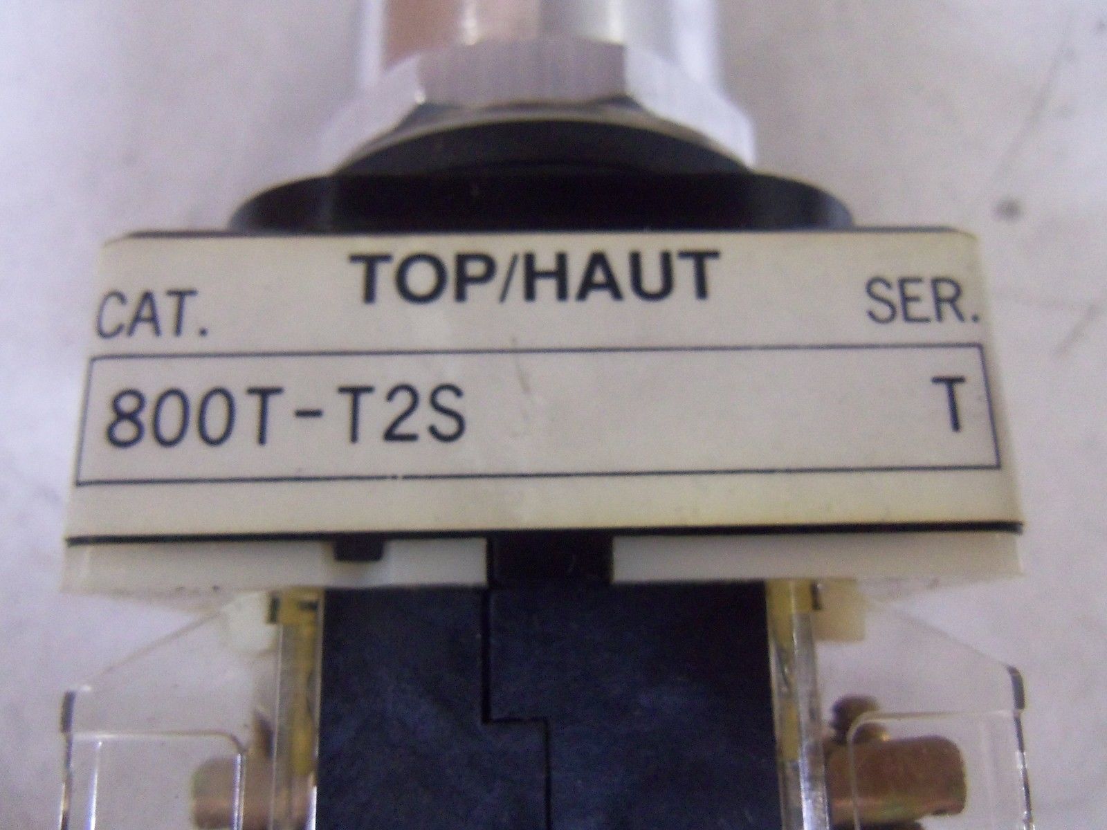 ALLEN BRADLEY 800T-T2SB21 SERIES T *NEW IN BOX*
