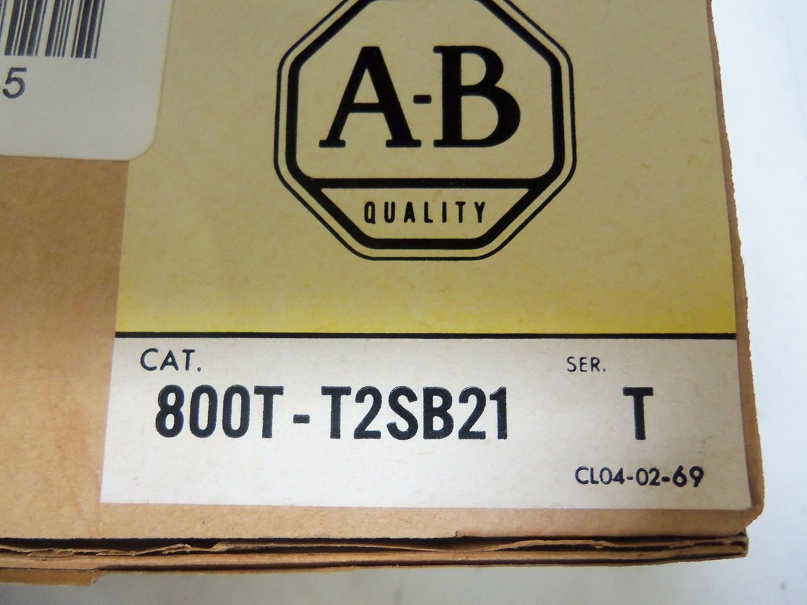 ALLEN BRADLEY 800T-T2SB21 SERIES T *NEW IN BOX*