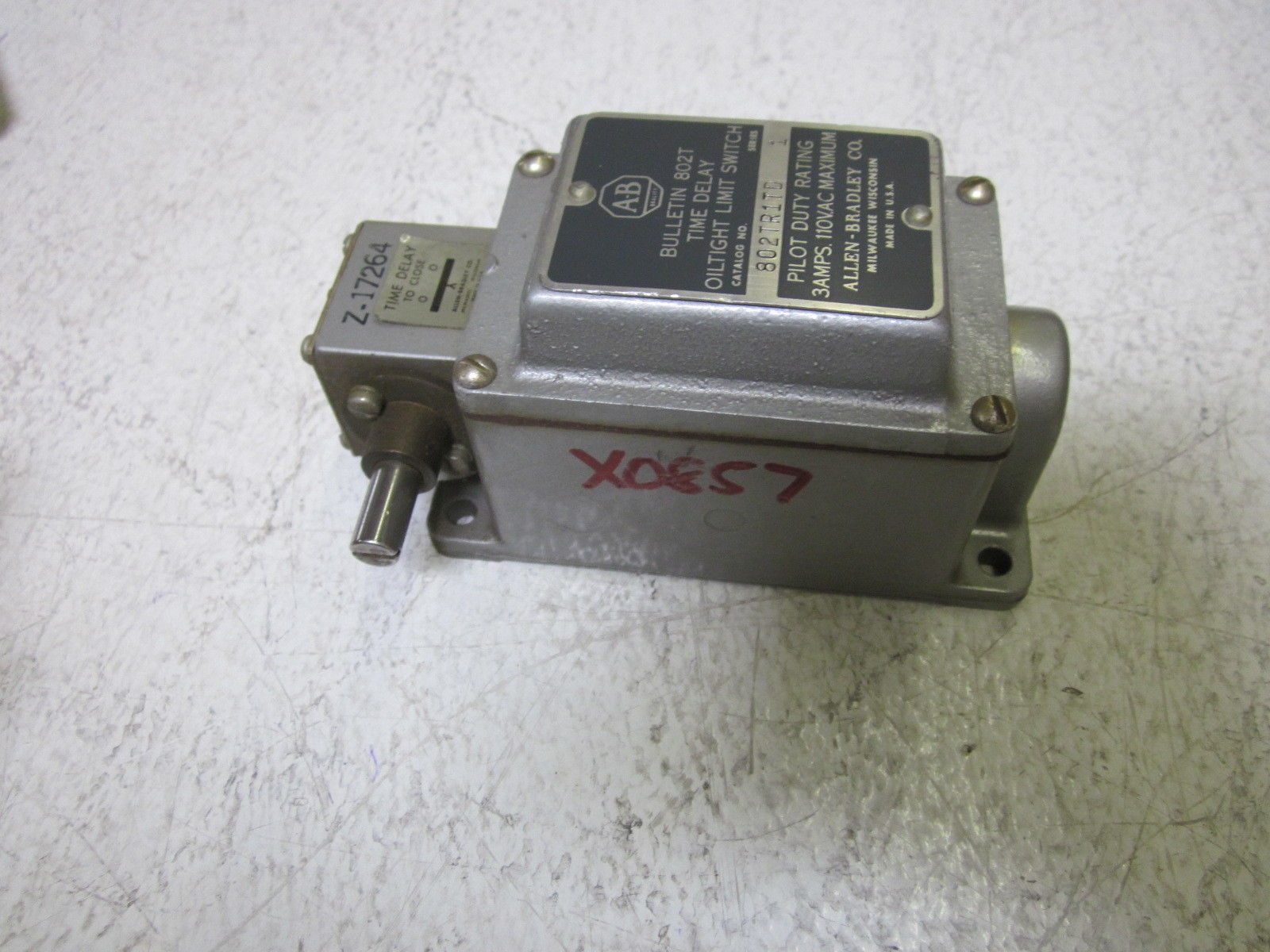 ALLEN BRADLEY 802TR1TD SER.1 TIME DELAY LIMIT SWITCH UNMP