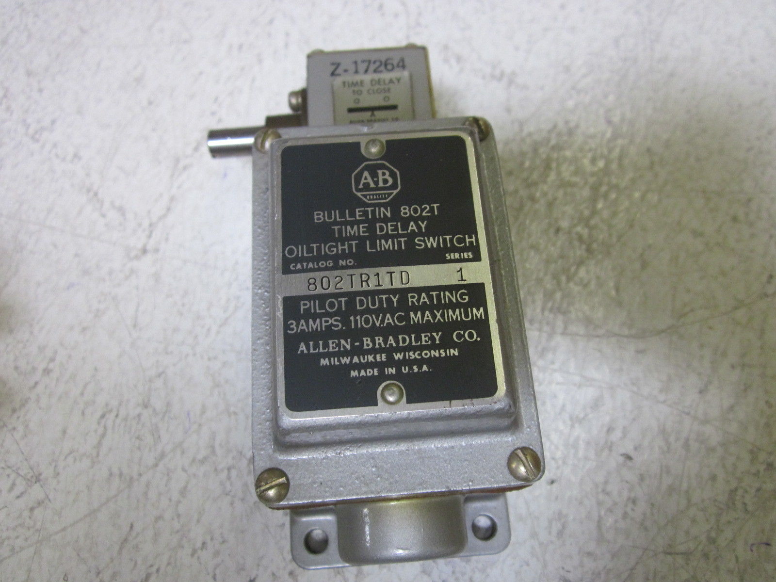 ALLEN BRADLEY 802TR1TD SER.1 TIME DELAY LIMIT SWITCH UNMP