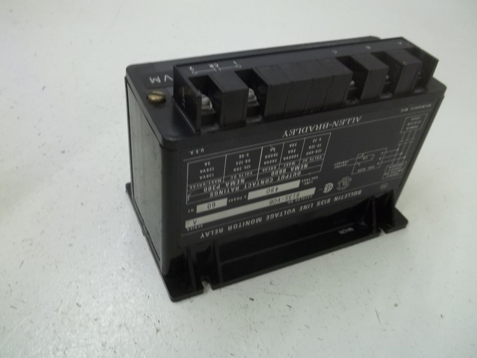ALLEN BRADLEY 813S-V0B SER.A LINE VOLTAGE MONITOR RELAY UNMP
