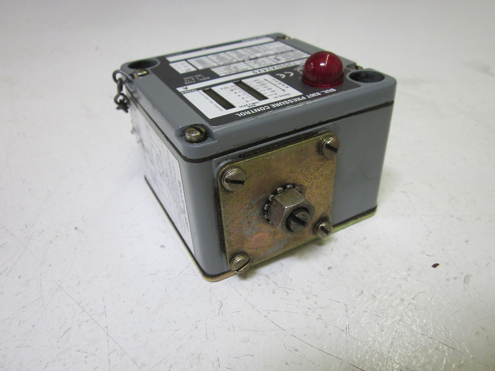 INDUSTRIAL SPARE PART 836T-T253JX24X9 SER.A PRESSURE SWITCH PILOT LIGHT UNMP