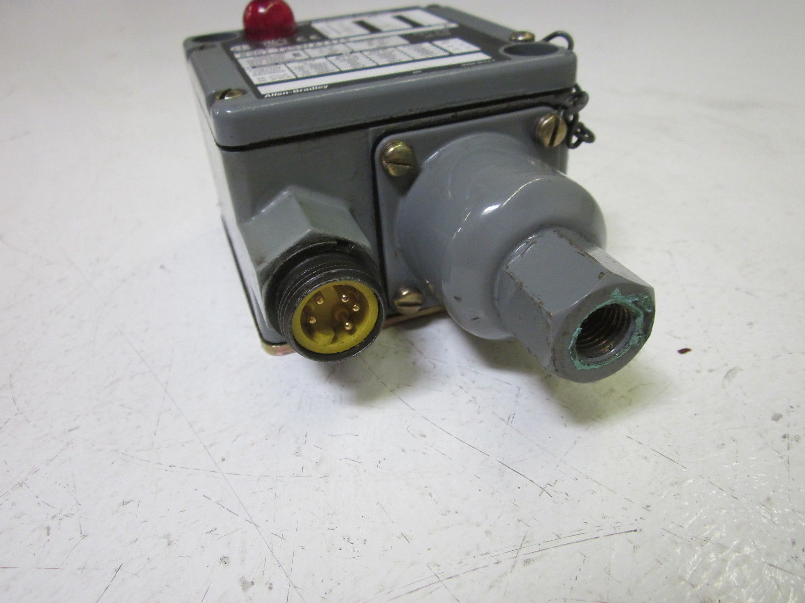 INDUSTRIAL SPARE PART 836T-T253JX24X9 SER.A PRESSURE SWITCH PILOT LIGHT UNMP