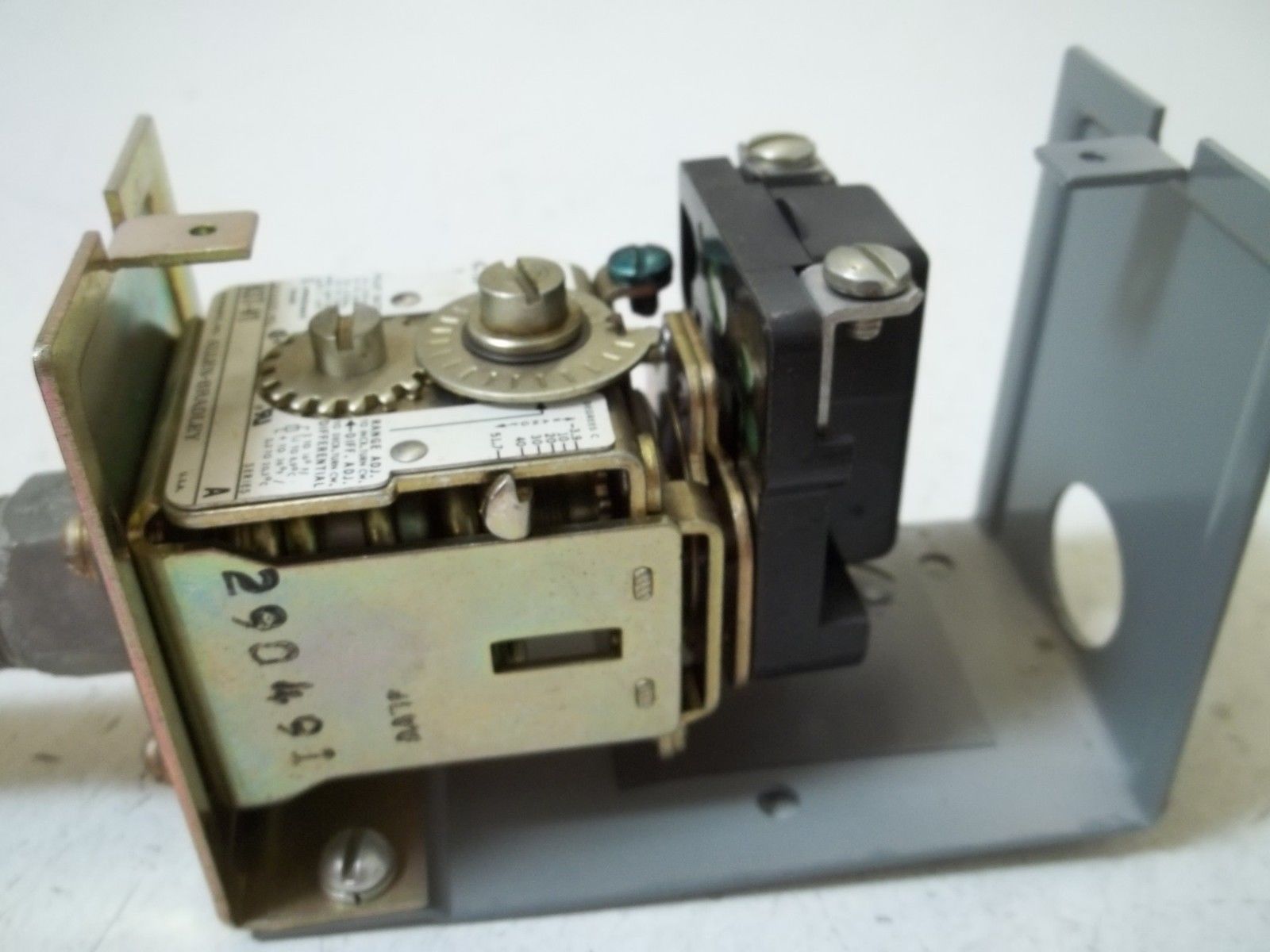 INDUSTRIAL SPARE PART 837-V1A SER.A TEMPERATURE CONTROLLER UNMP