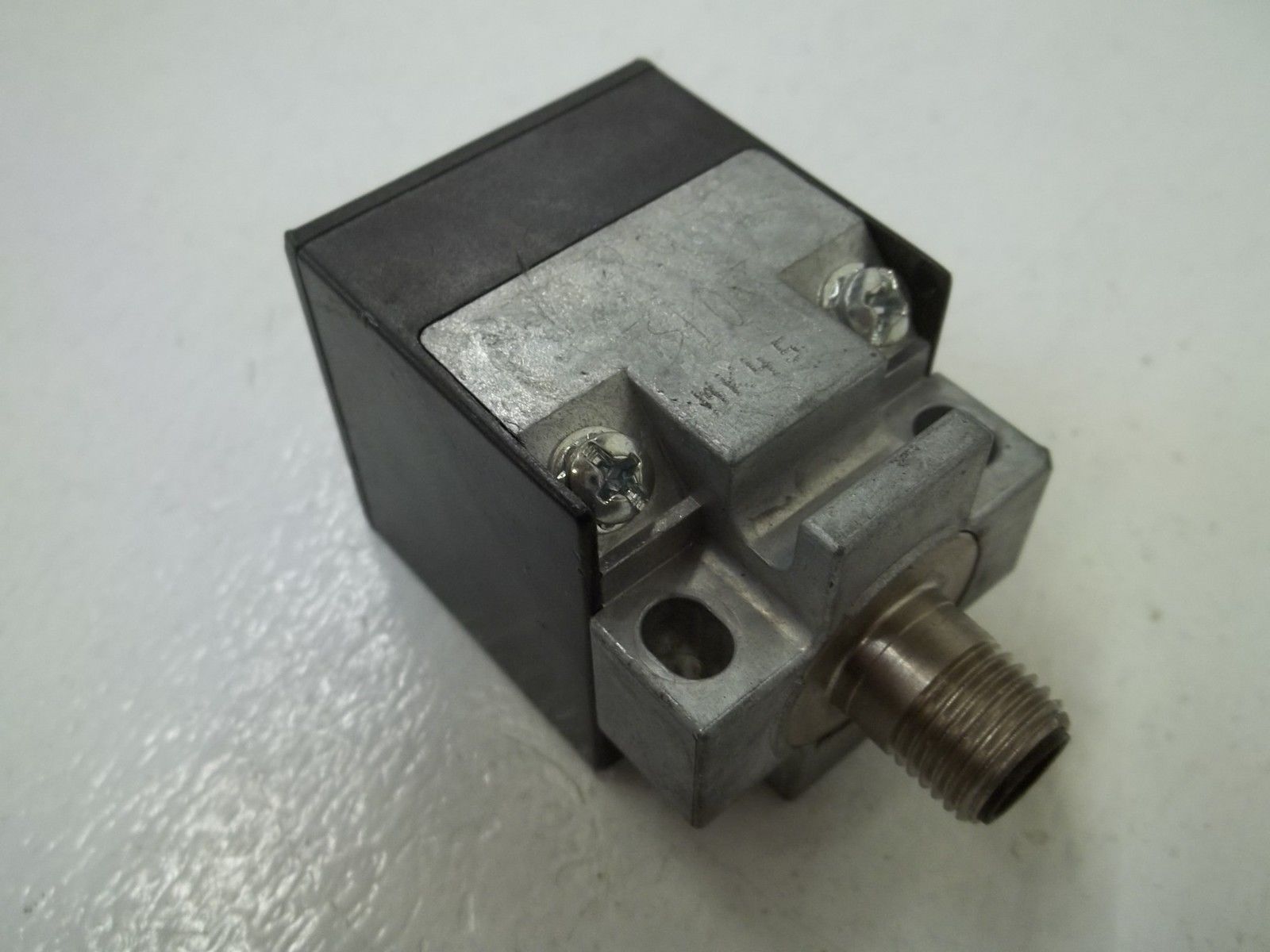 INDUSTRIAL SPARE PART 871P-BW15N40-R3 SER.B UNMP