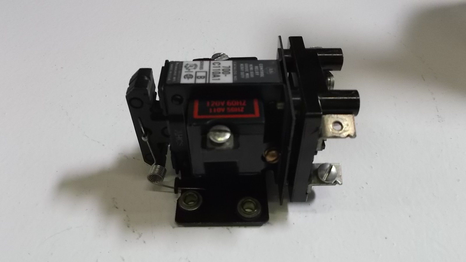 ALLEN BRADLEY 700-C110A1 SER. B RELAY UNMP