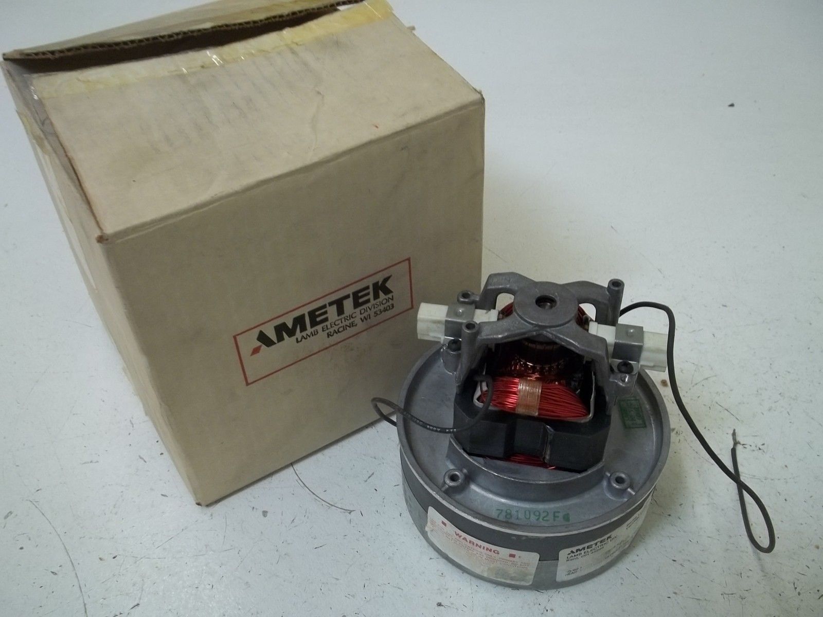 AMETEK 2M186 VACUUM MOTOR UNMP