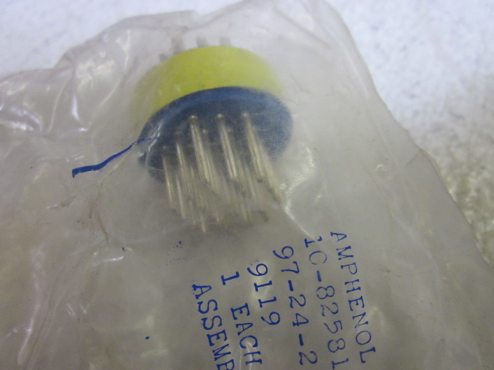 AMPHENOL 10-825813-28P 97-24-28P NSMP