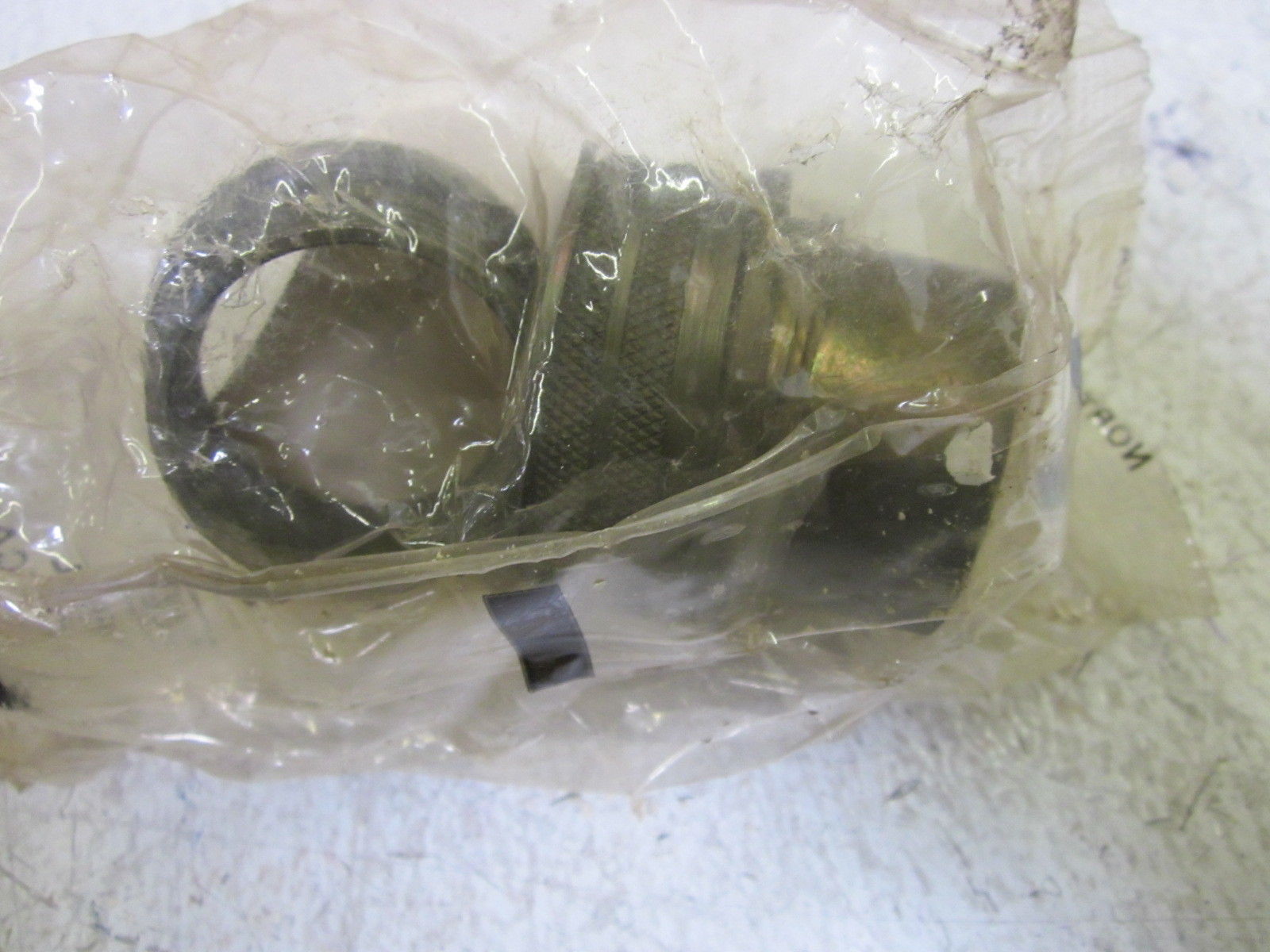 AMPHENOL 3106A-28 CONNECTOR NSMP
