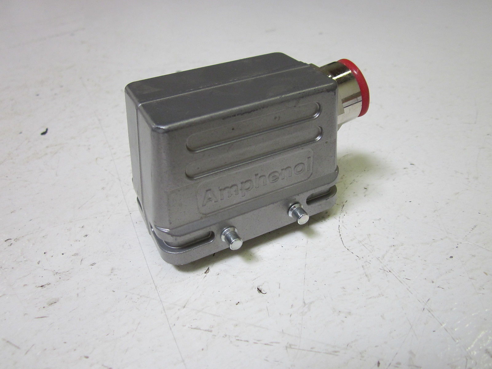 AMPHENOL C14610B0101021 FEMALE BASE W/ COVER 600V (AS PICTURED) UNMP