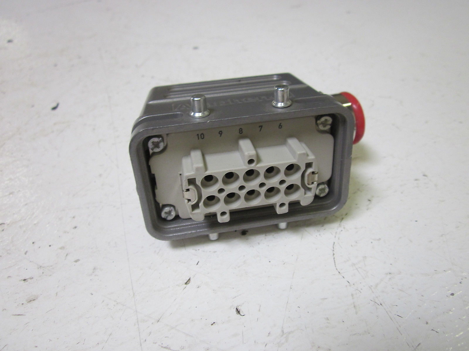 AMPHENOL C14610B0101021 FEMALE BASE W/ COVER 600V (AS PICTURED) UNMP