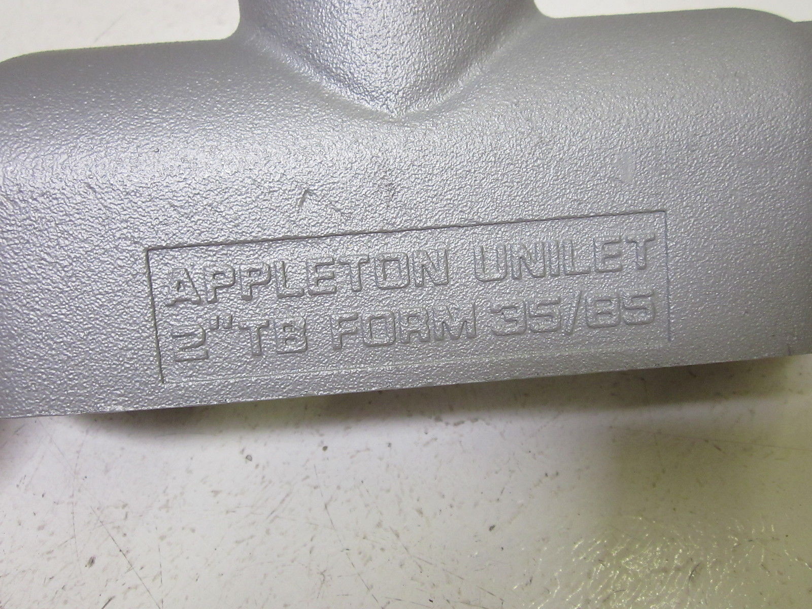 APPLETON TB200-A ALUMINUM FORM 85 UNILETS 2" NSMP