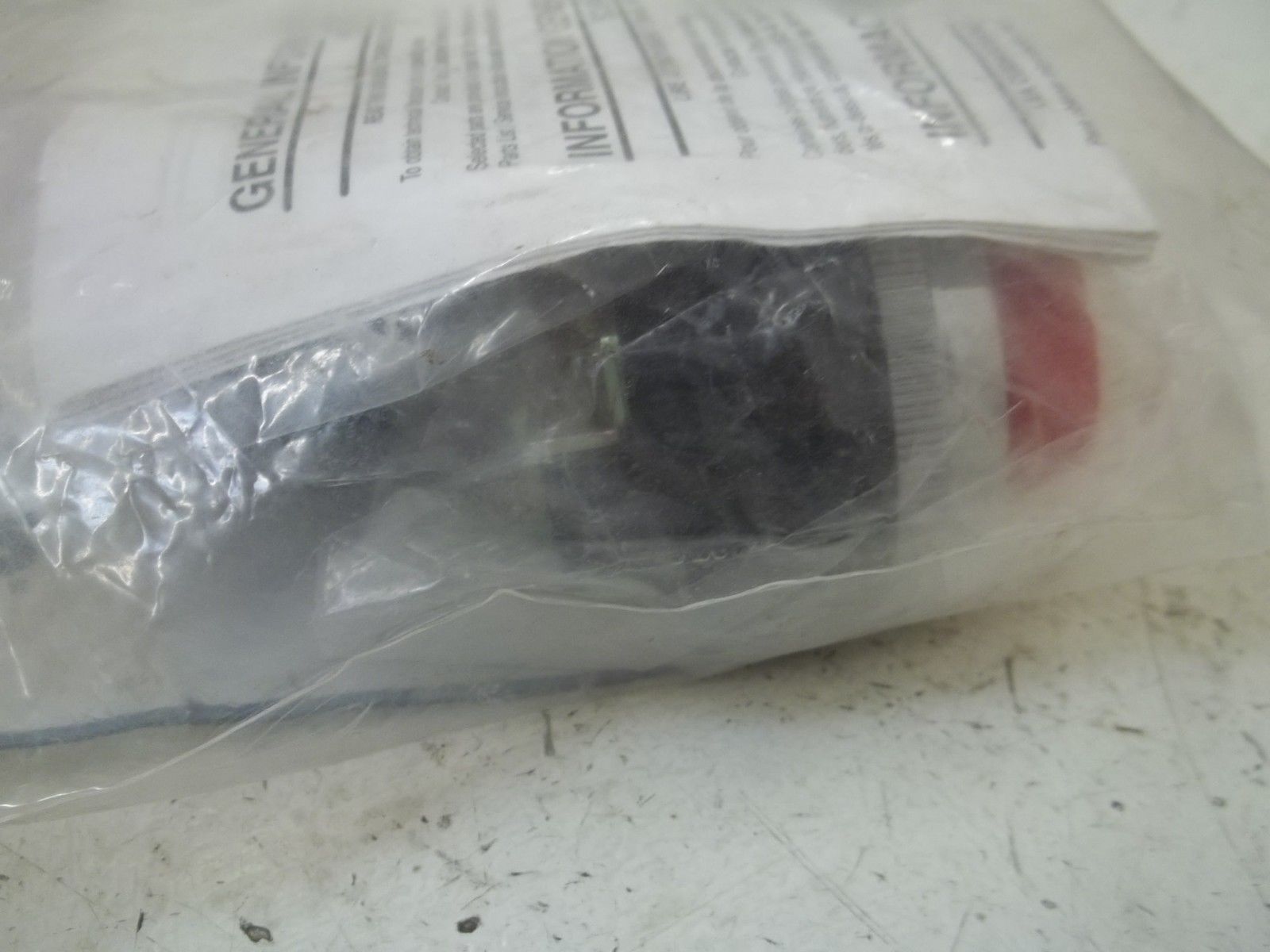 ARO M252HS-11-G PNEUMATIC  VALVE NSNP IN A FACTOR BAG