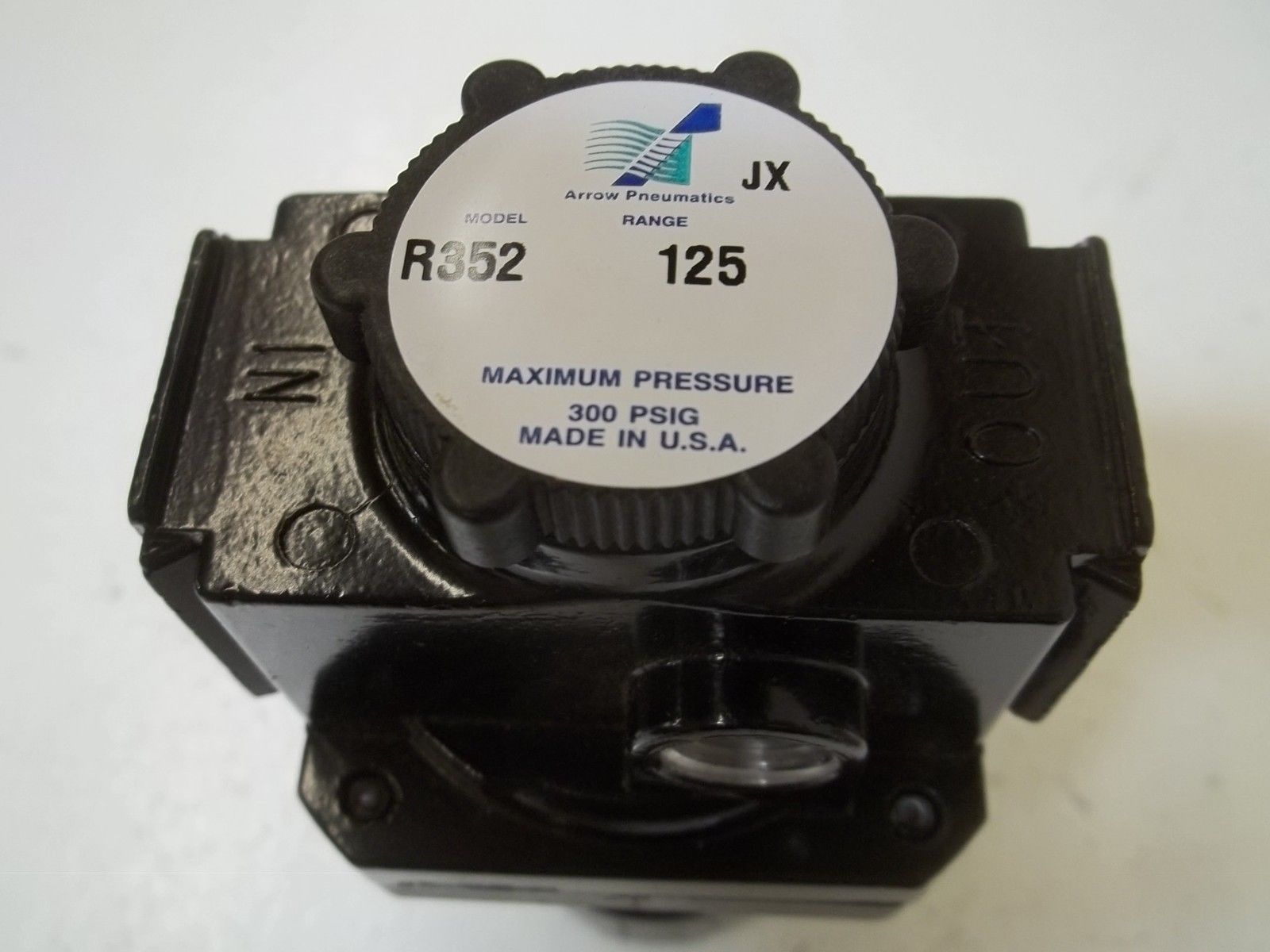 ARROW PNEUMATIC MODEL R352 125 REGULATOR W/GAUGE(AS PICTURED) NSNP