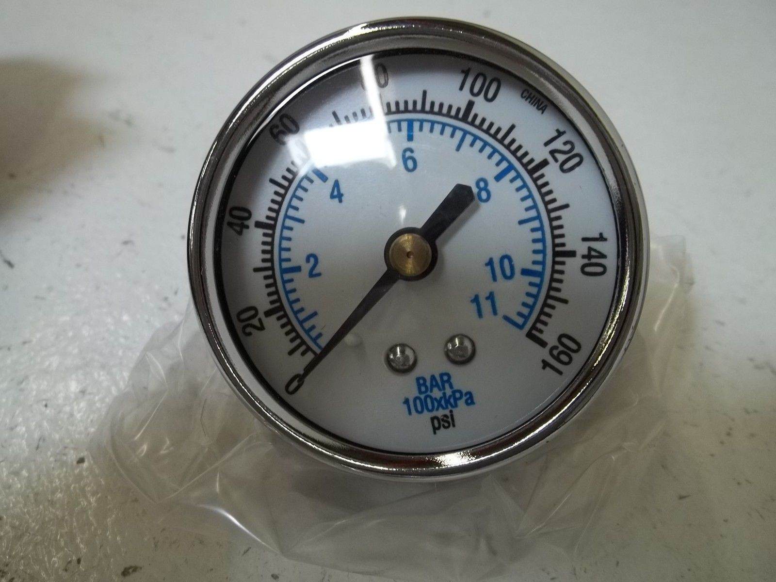 ARROW PNEUMATIC MODEL R352 125 REGULATOR W/GAUGE(AS PICTURED) NSNP