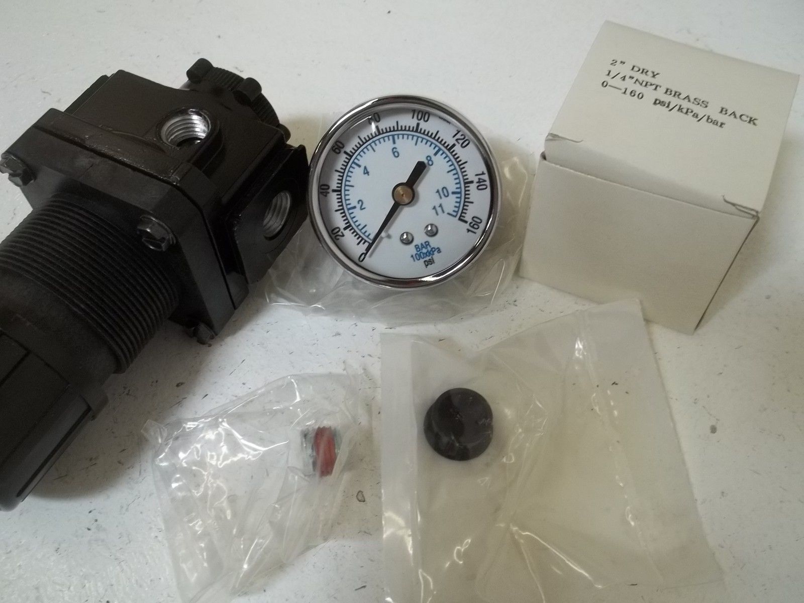 ARROW PNEUMATIC MODEL R352 125 REGULATOR W/GAUGE(AS PICTURED) NSNP