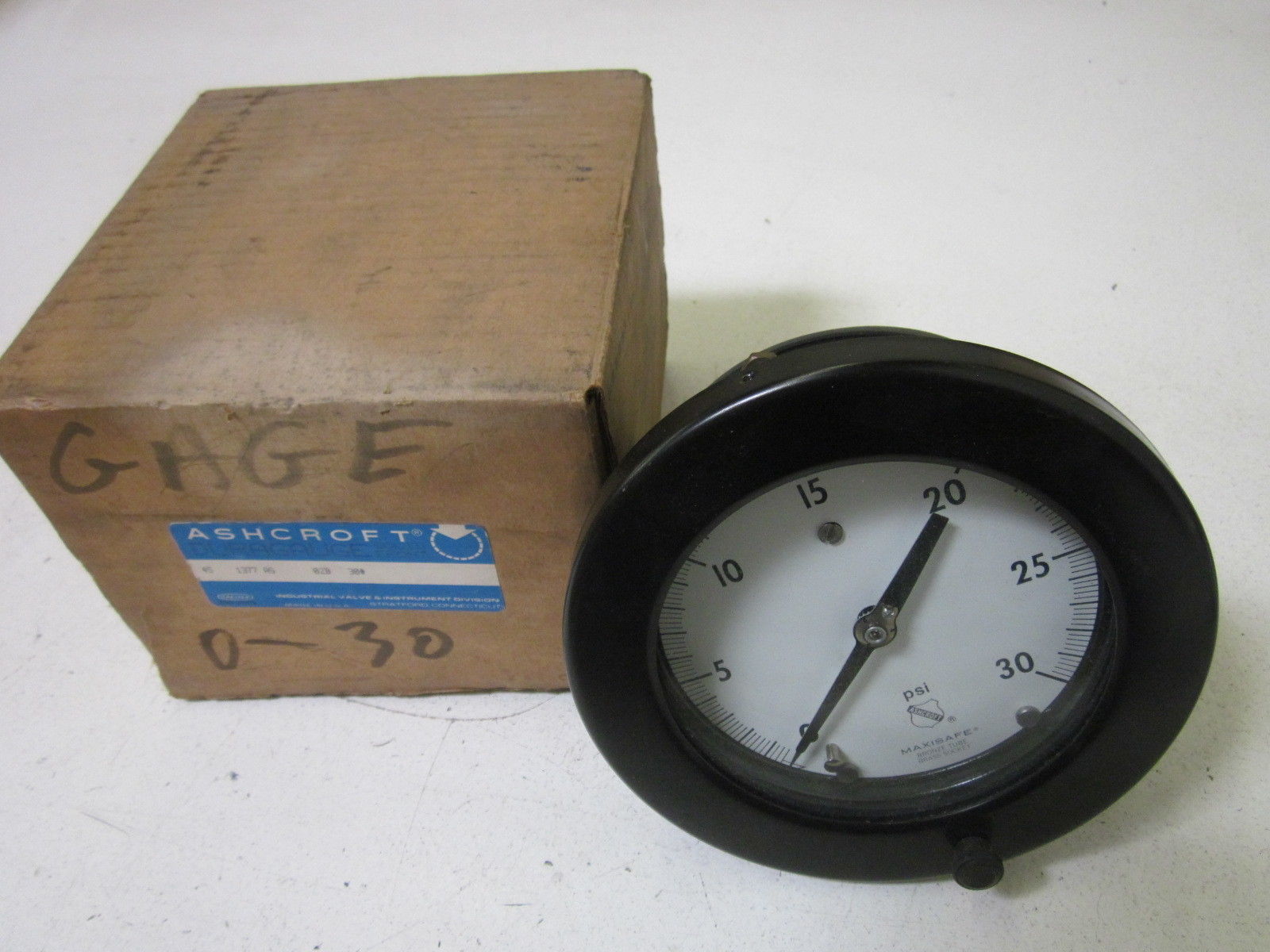 ASHCROFT 451377AS02B-30# PRESSURE GAUGE 0-30 PSI NSMP