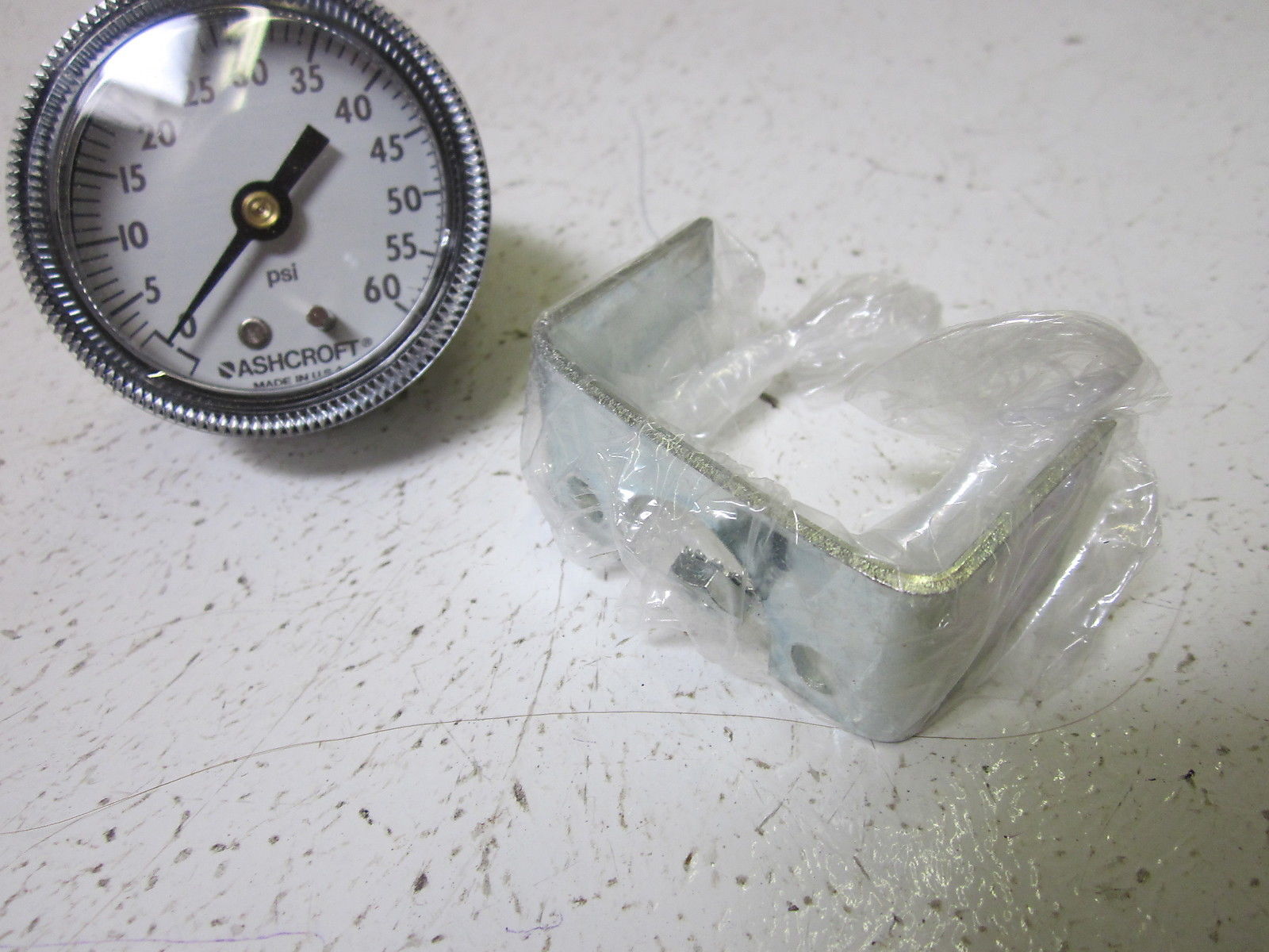 ASHCROFT 20W100TH01BXUC-60# PRESSURE GAUGE 0-60 PSI NSMP