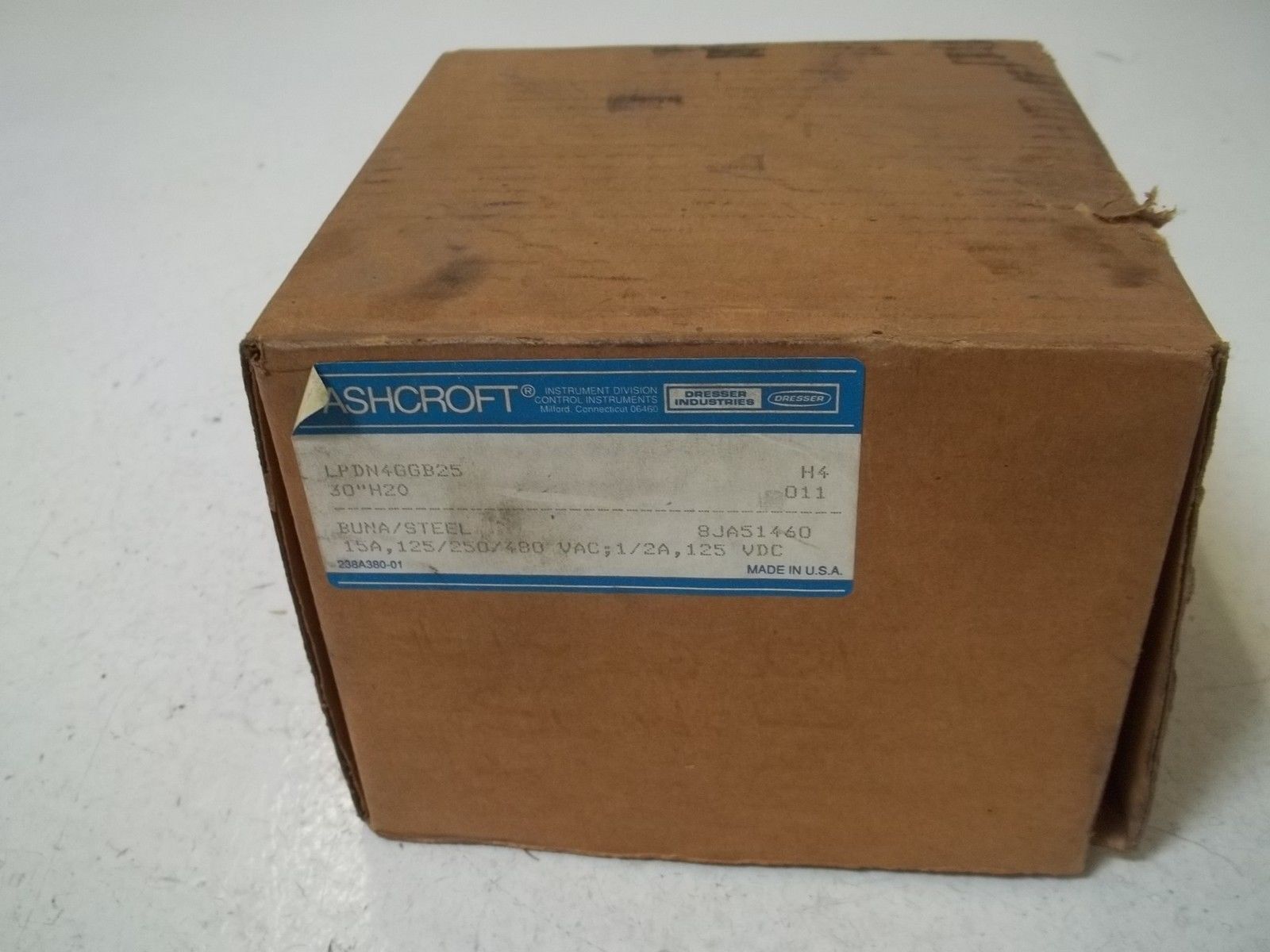 ASHCROFT LPDN4GGB25 PRESSURE CONTROL SWITCH 30"H20 *NEW IN BOX*