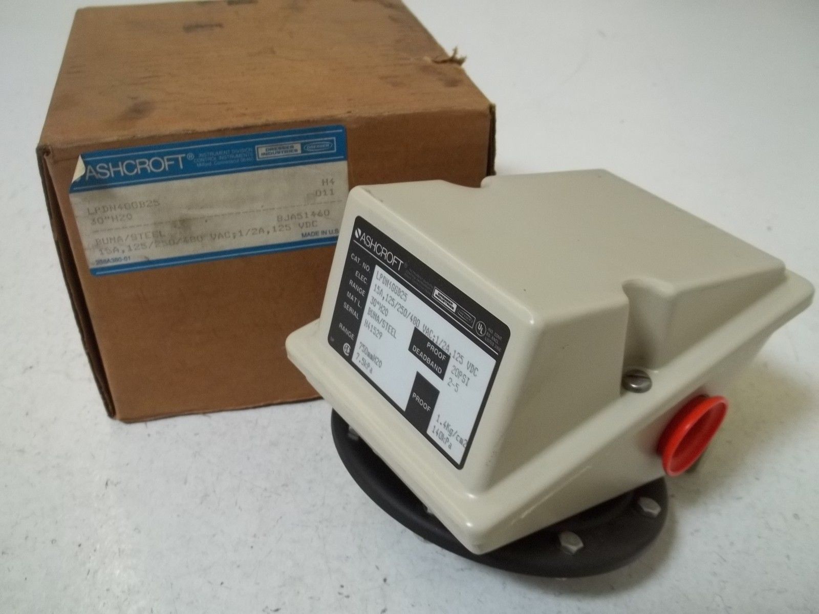 ASHCROFT LPDN4GGB25 PRESSURE CONTROL SWITCH 30"H20 *NEW IN BOX*