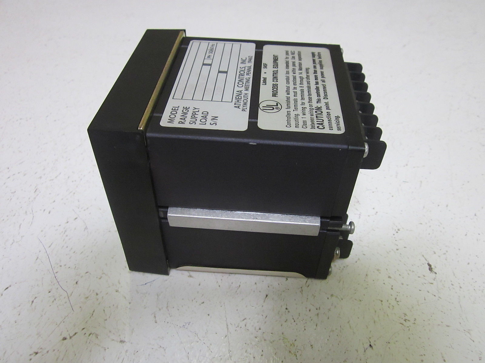 ATHENA CONTROLS 2000-B-D TEMPERATURE CONTROLLER 0-400 DEGREE F 120/240VAC *USED*