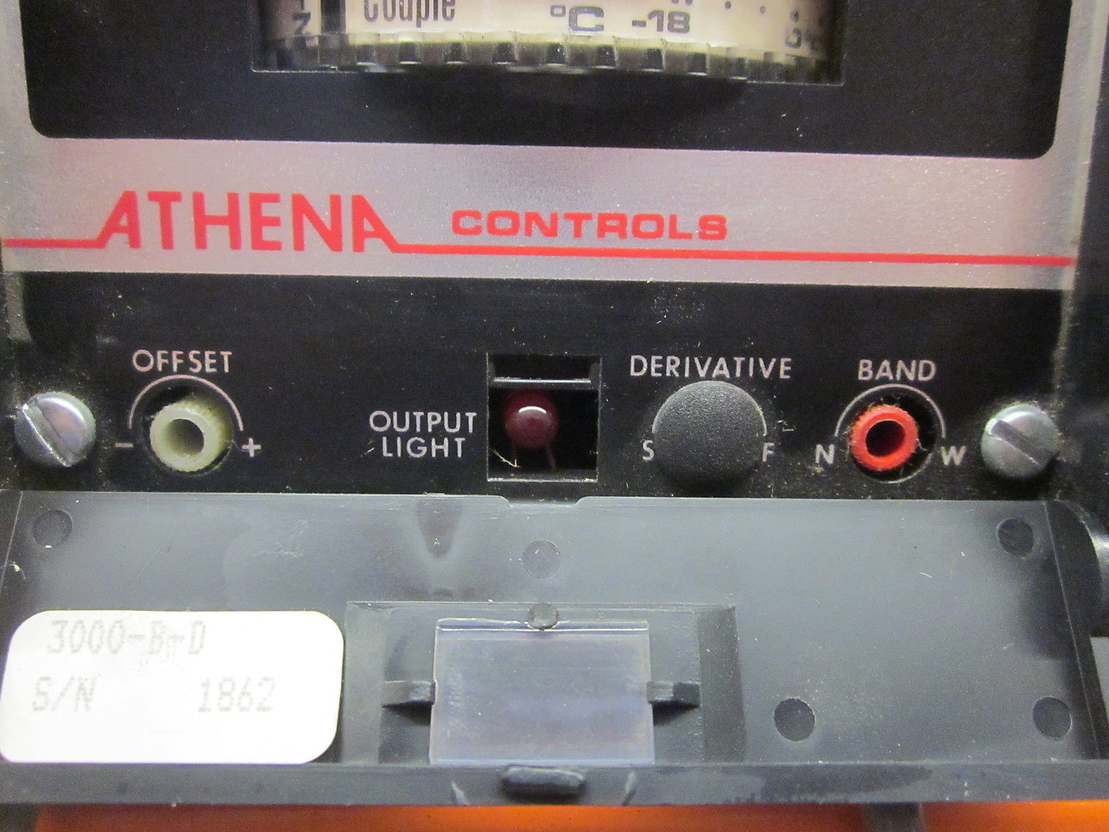 ATHENA CONTROLS 3000-B-D TEMPERATURE CONTROL 0-400 DEGREE F 120/240VAC UNMP