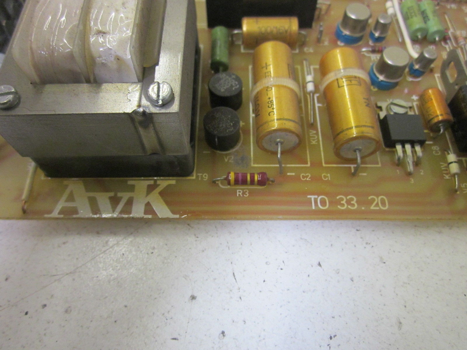 AVK T033.20 UNMP