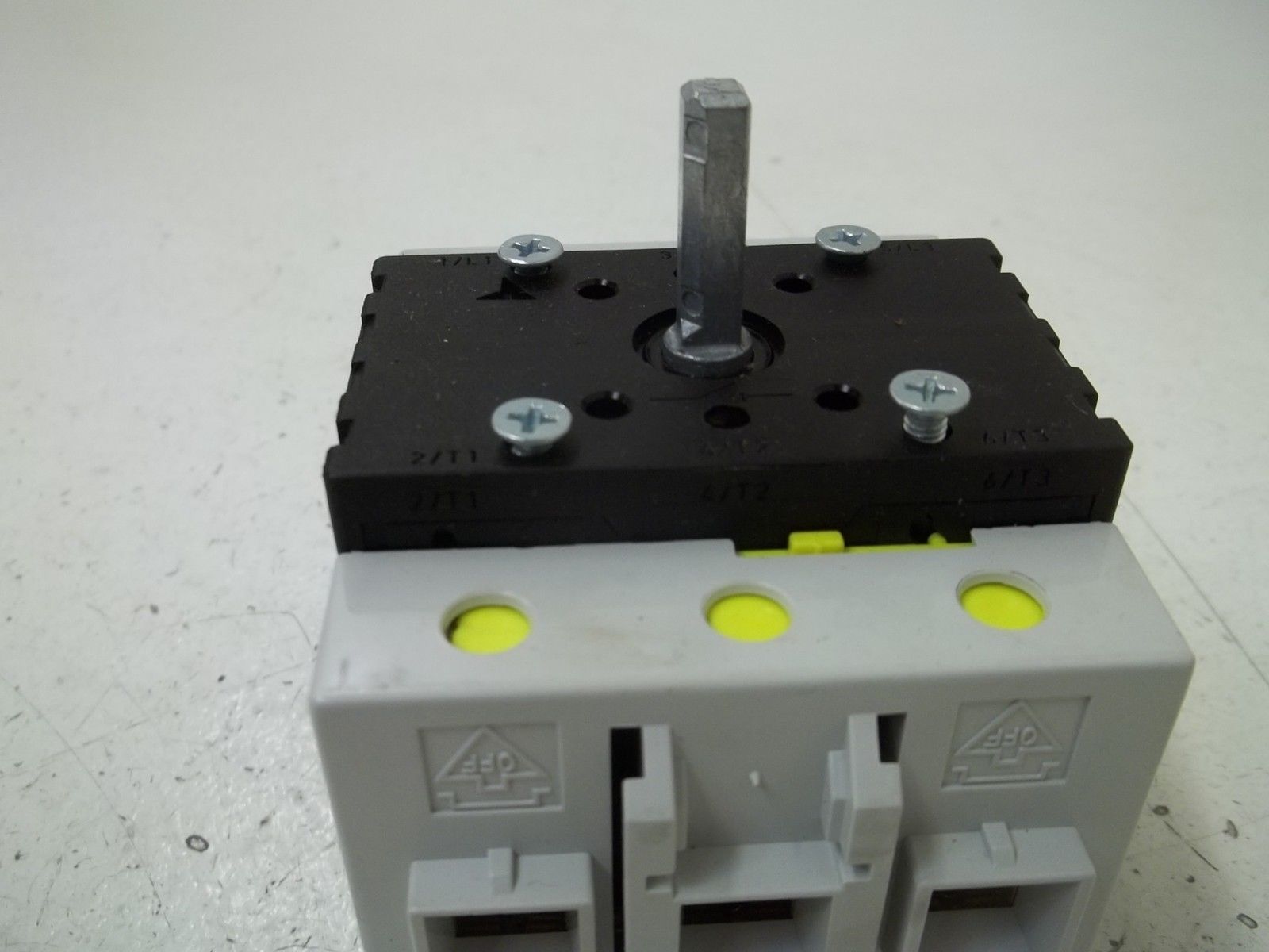 BACO 222 169 SWITCH DISCONNECTOR (AS PICTURED MISSING HANDLE) NSMP