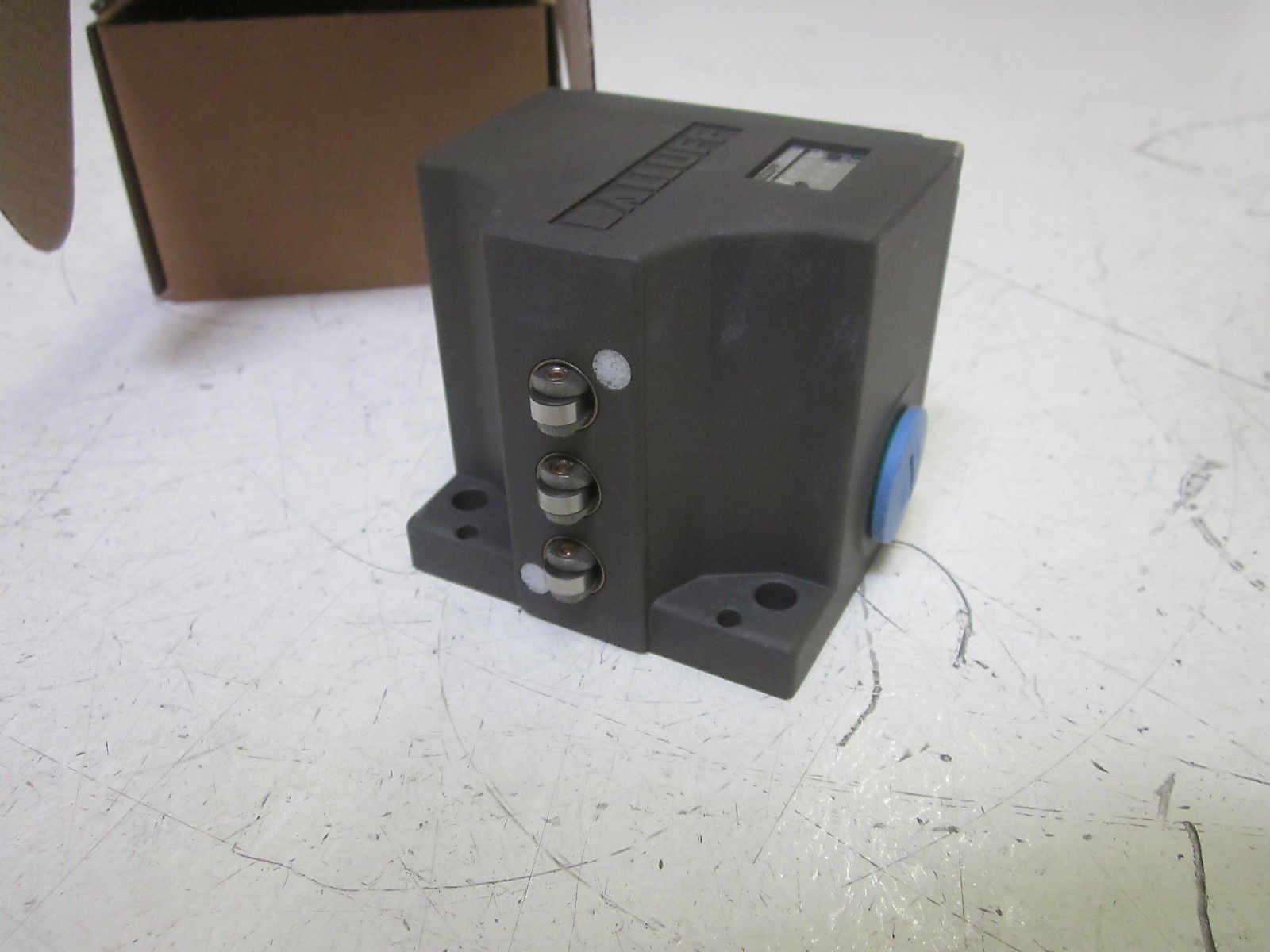 BALLUFF BNS 819-B03-R16-61-16-10 POSITION SWITCH  NSMP