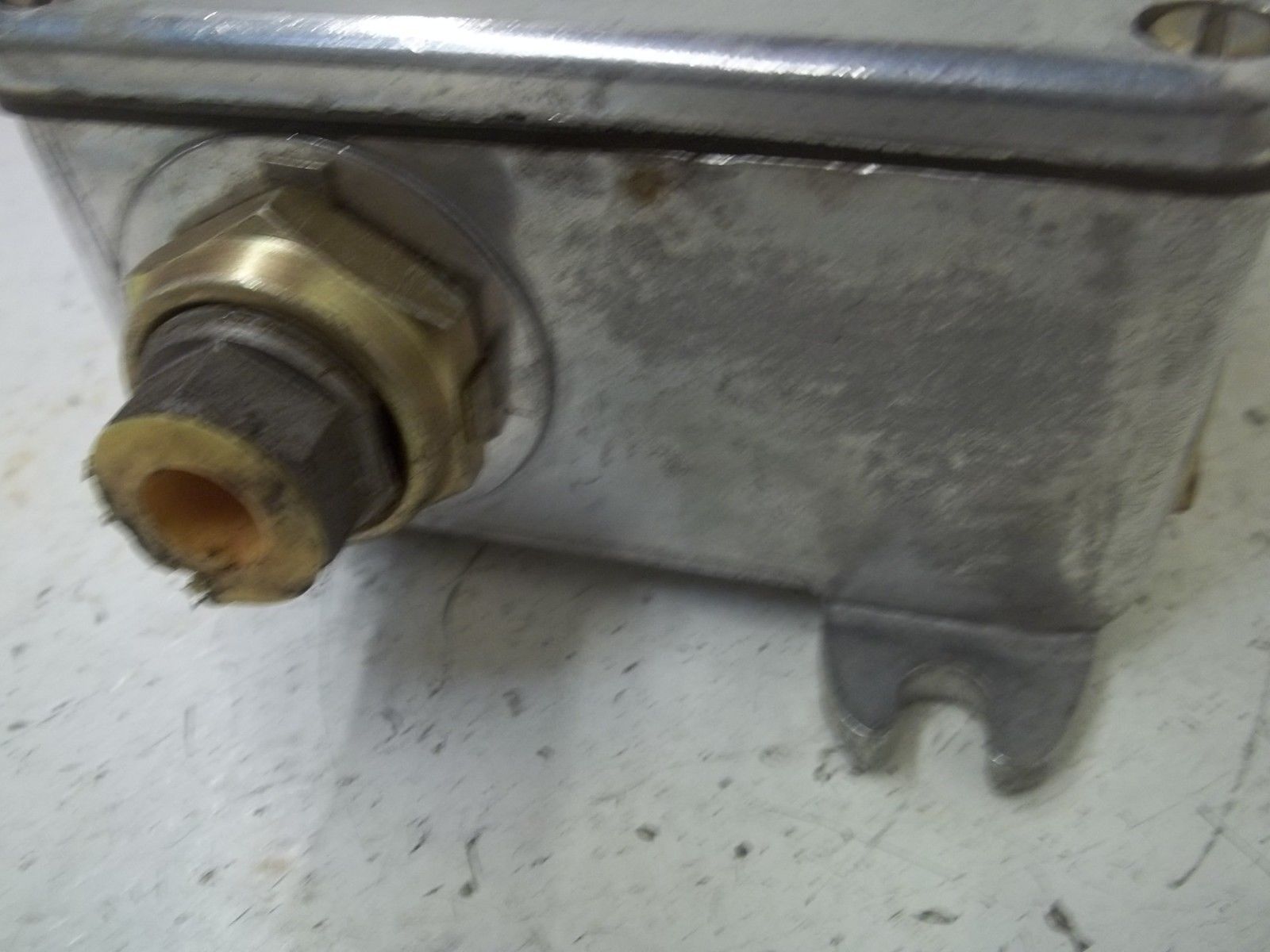 BARKSDALE B1T-A48SS PRESSURE ACTUATED SWITCH UNMP