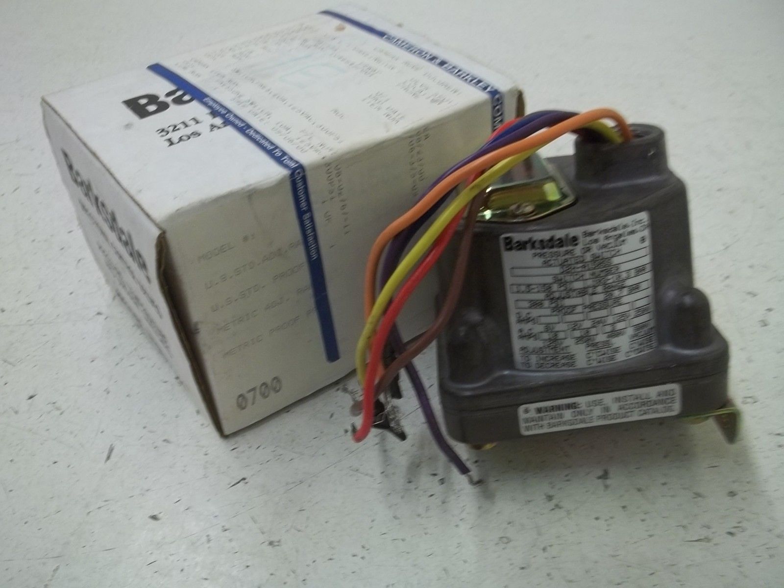 BARKSDALE D2H-A150SS PRESSURE OR VACUUM ACTUATED SWITCH UNMP