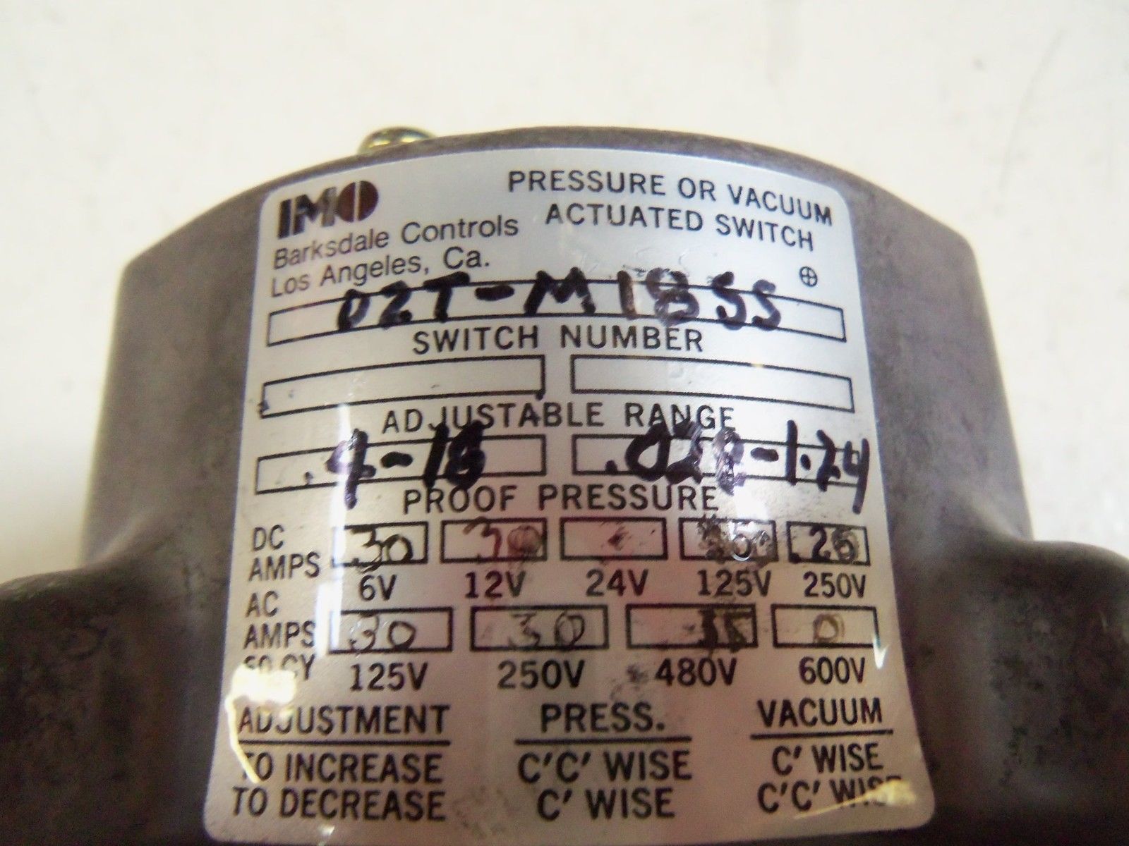 BARKSDALE D2T-M18SS SWITCH UNMP