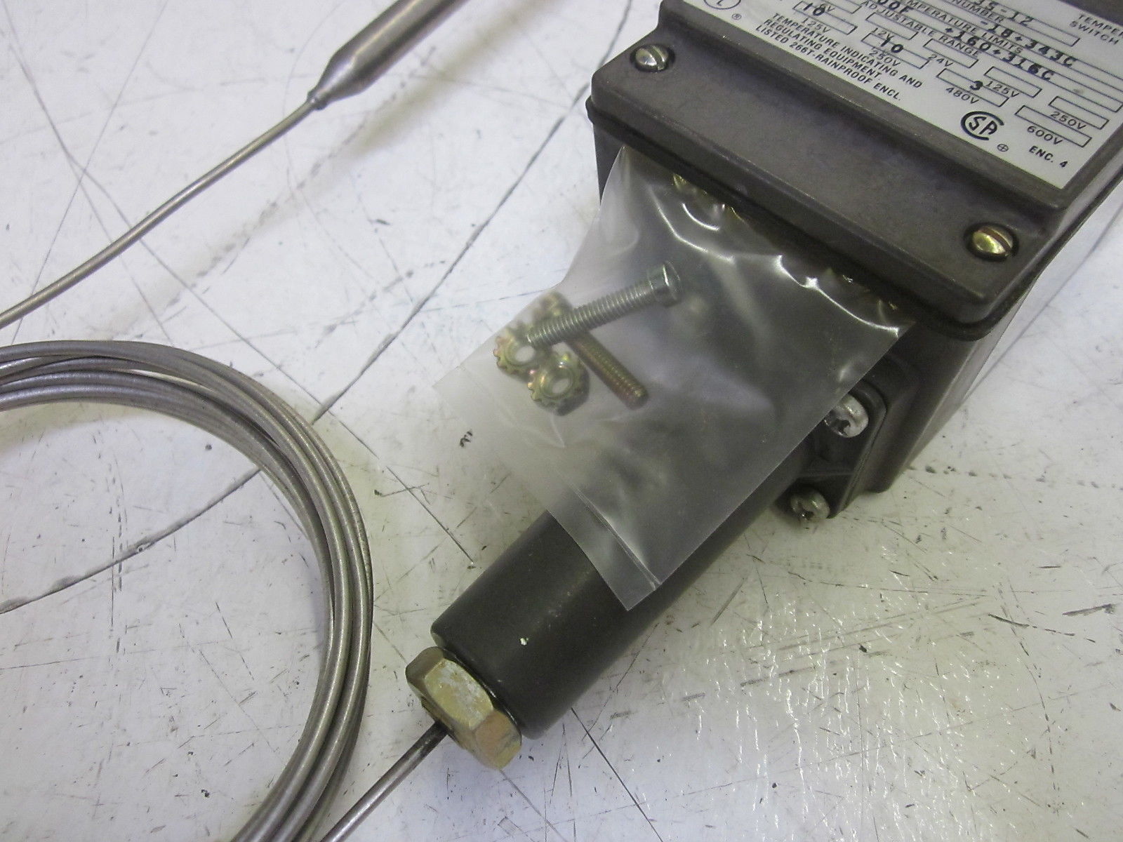BARKSDALE MT1H-H603S-12 TEMPERATURE SWITCH  320 TO 600FNSMP