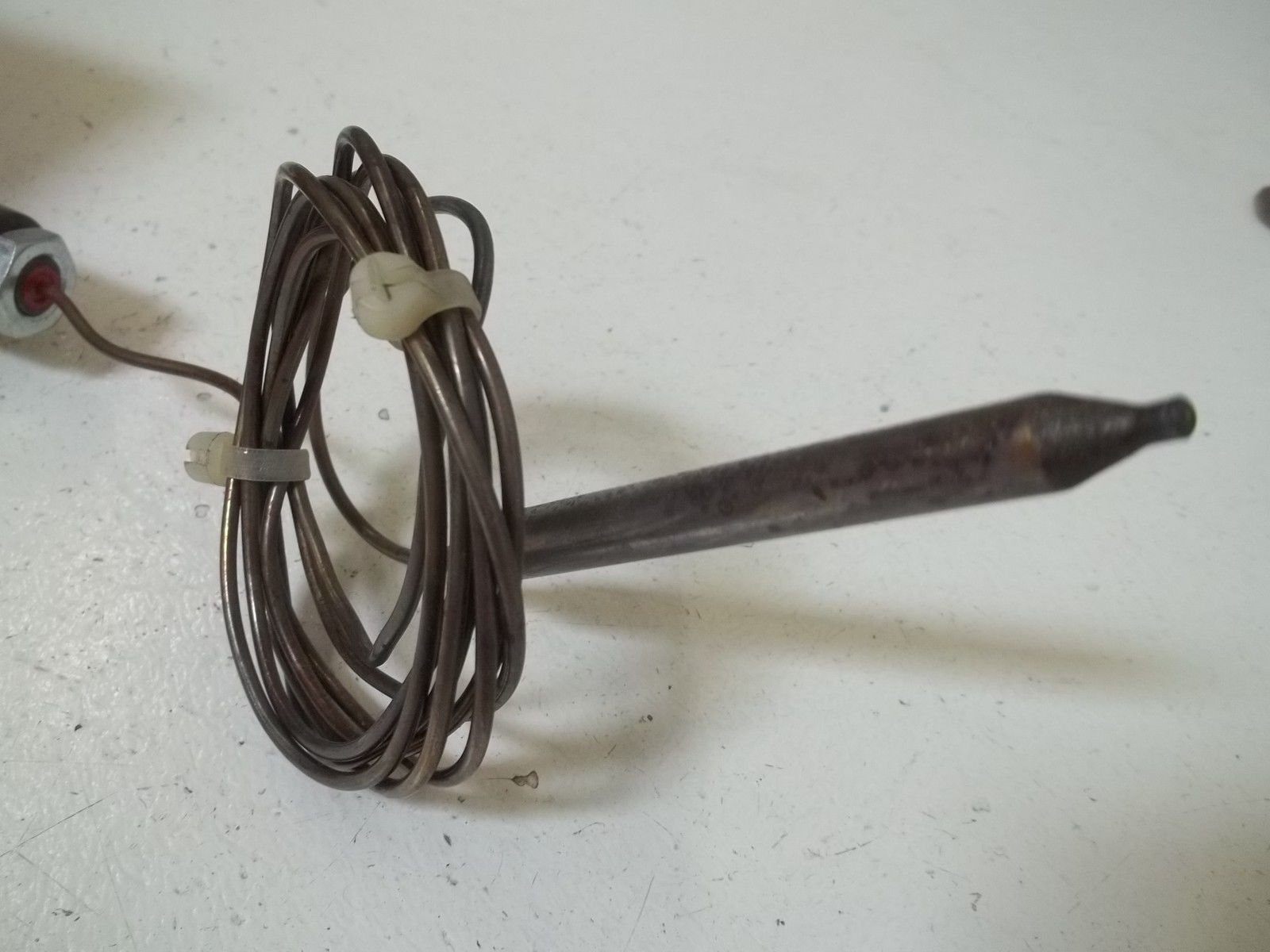 BARKSDALE T2H-H154 TEMPERATURE SWITCH UNMP