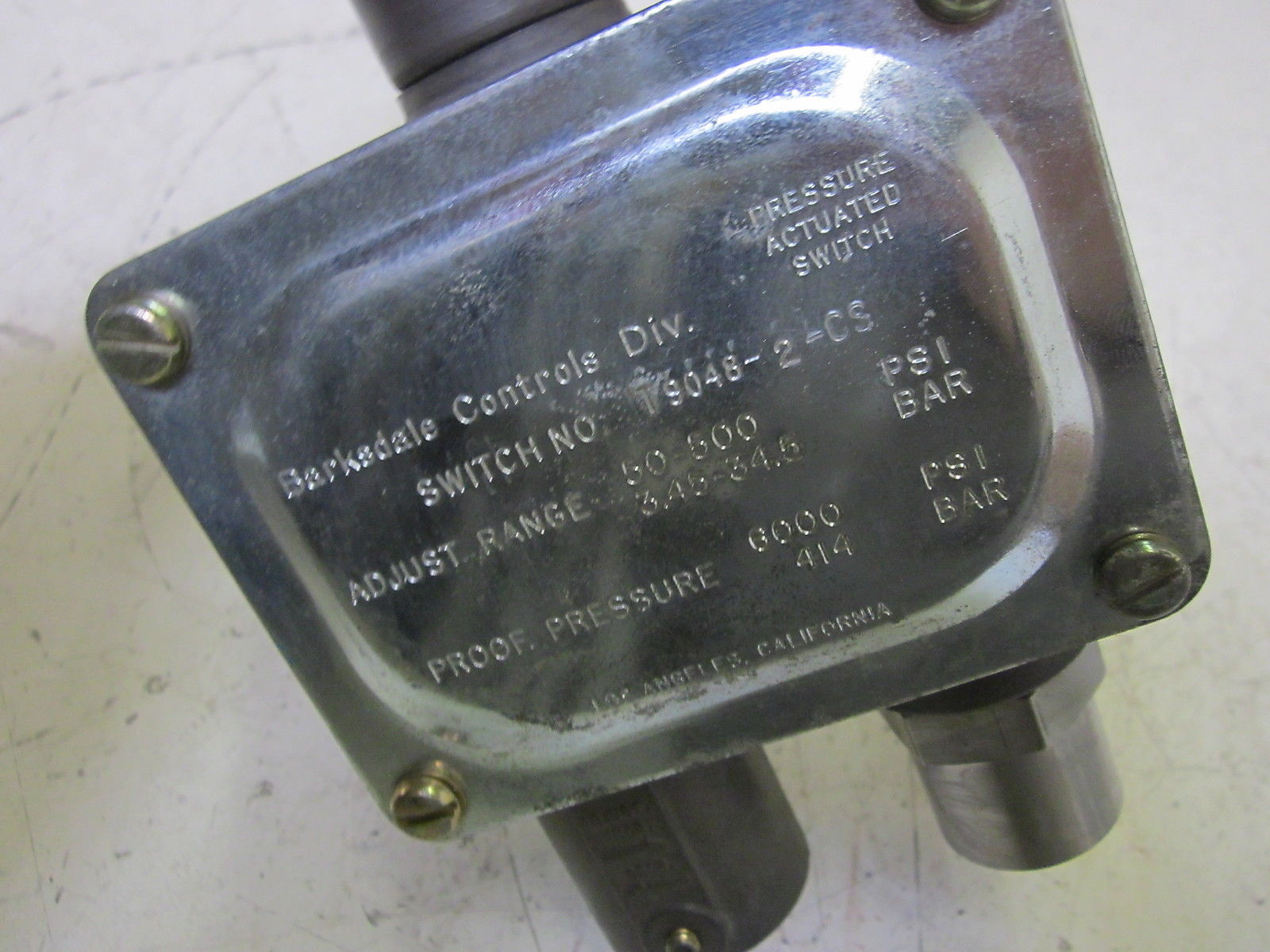 BARKSDALE T9048-2-CS PRESSURE ACTUATED SWITCH  UNMP