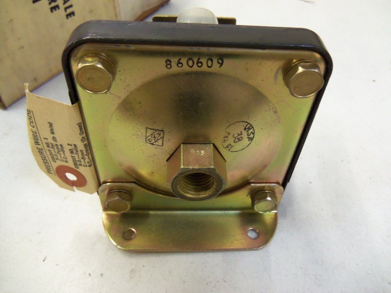 BARSKSDALE PRESSURE SWITCH  D1S-H18 *NEW IN BOX*