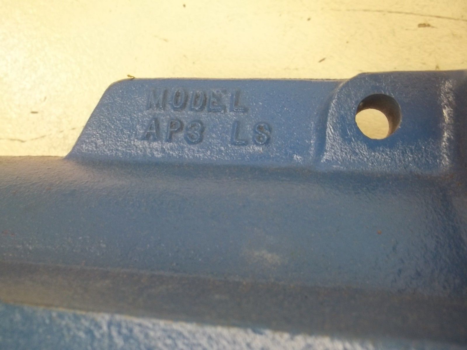 B.E.S.T. BULK EQUIPMENT SYSTEMS MODEL AP3LS SINGLE IMPACTOR VIBRATOR UNMP