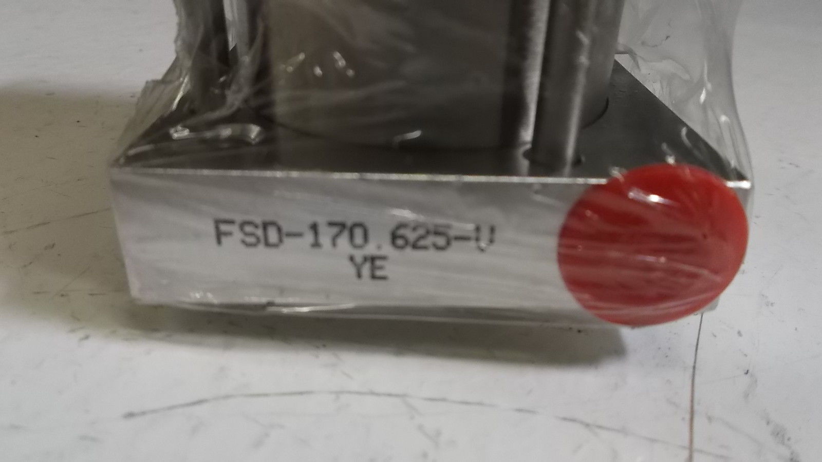 BIMBA PNEUMATIC CYLINDER FSD-170.625-V NSNP