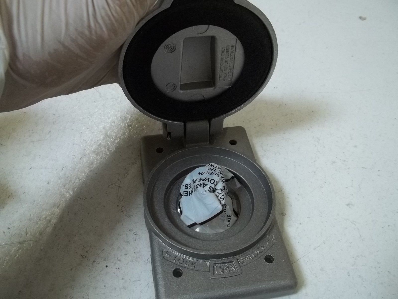 BRYANT 23007 CAST ALUMINUM WITH LIFT COVER NSMP