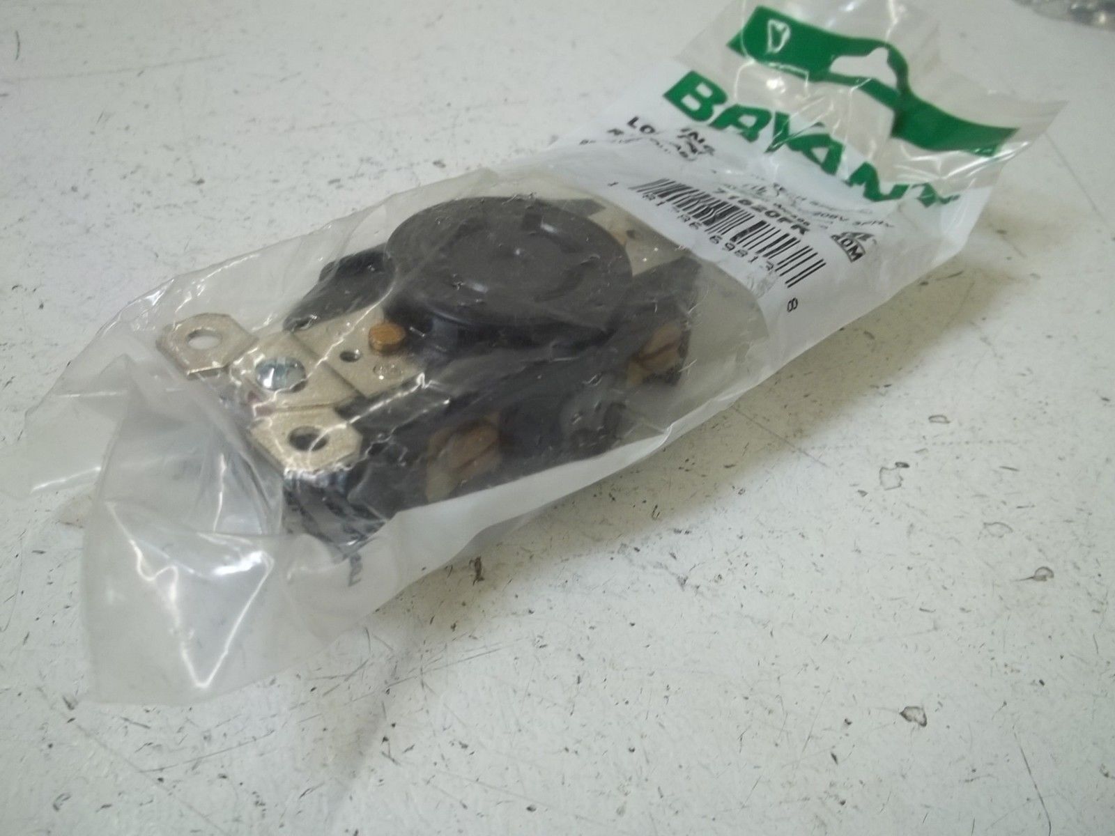 BRYANT 71820FR LOCKING RECEPTACLE NSMP