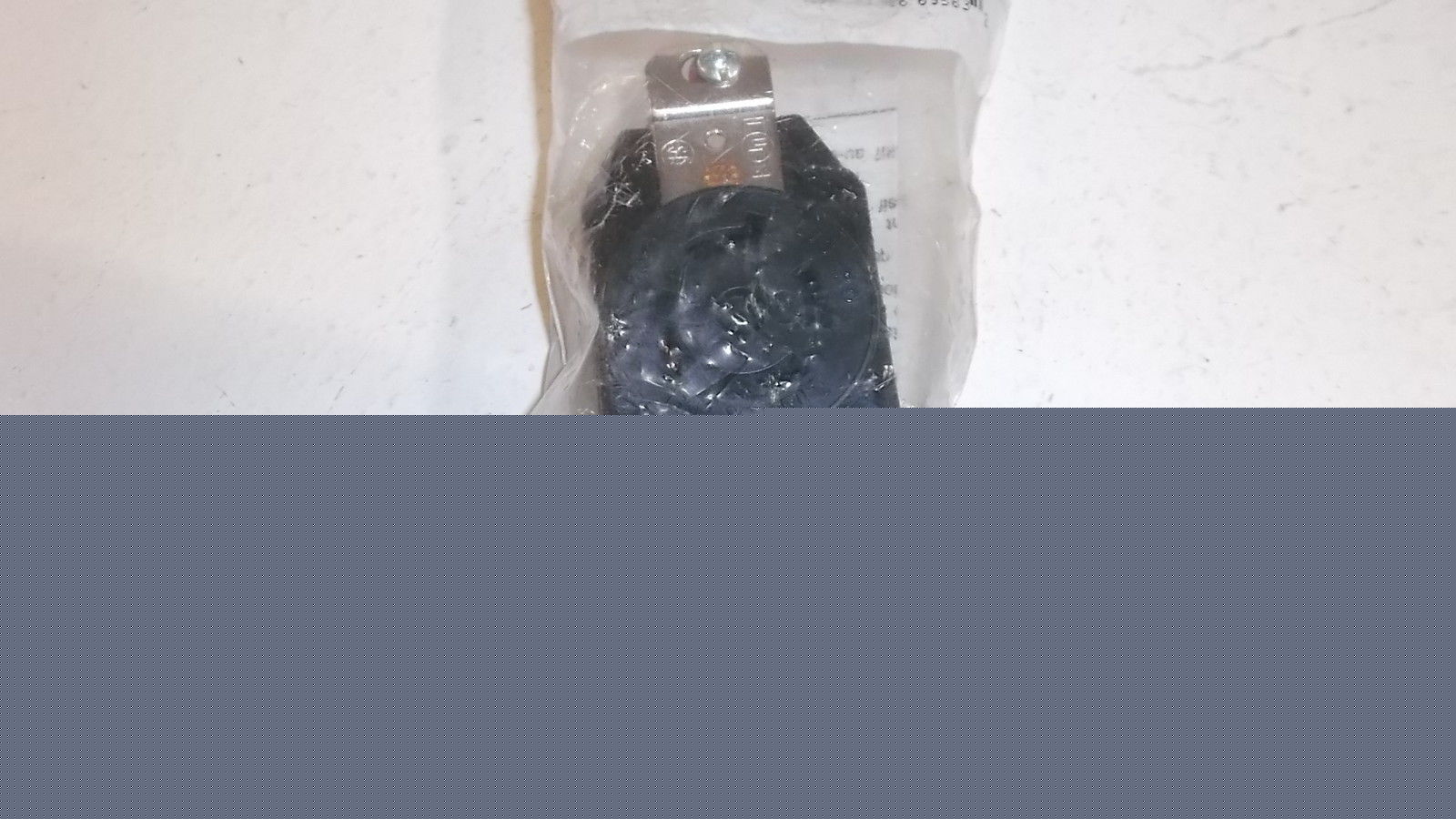 BRYANT LOCKING RECEPTACLE  71520FR NSMP