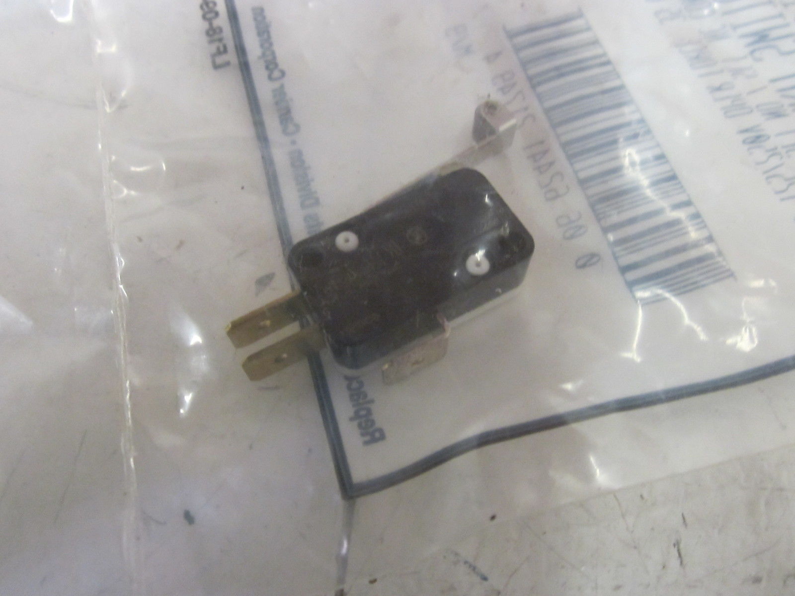 CARRIER CORP. HR 64ZE 013 LEVER ARM SWITCH 125/250V NSMP