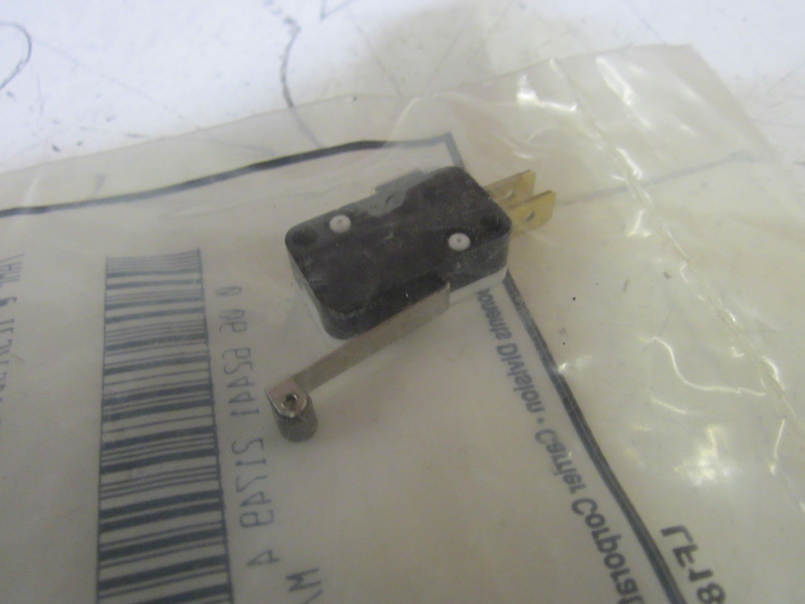 CARRIER CORP. HR 64ZE 013 LEVER ARM SWITCH 125/250V NSMP