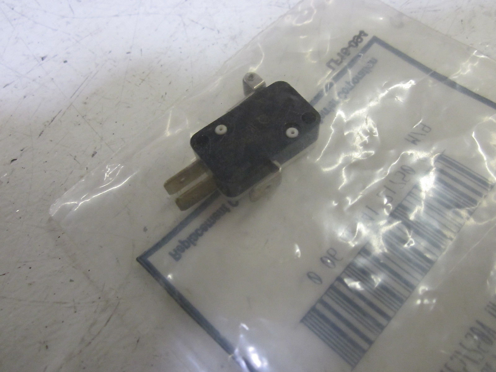 CARRIER CORP. HR 64ZE 014 LEVER ARM SWITCH 125/250V NSMP