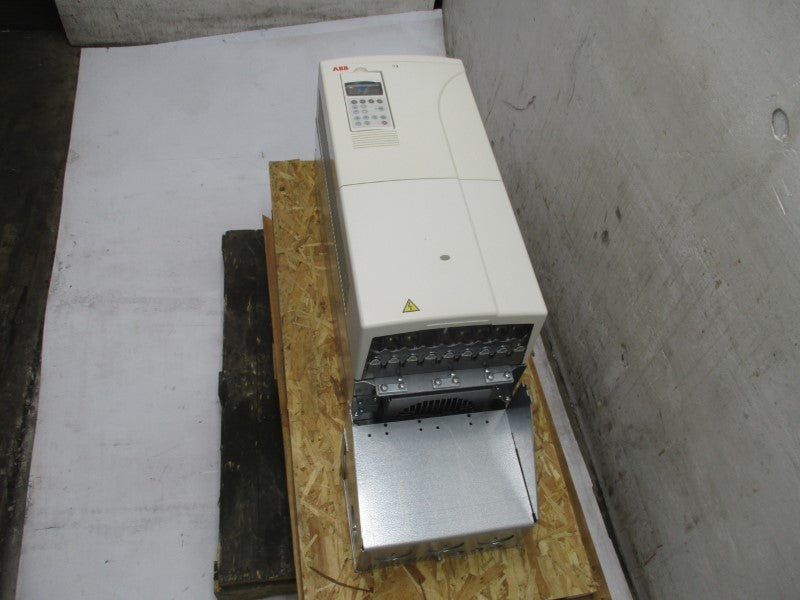ABB ACS800-U1-0120-5+P901 F/W ASXR7360 380-500VAC 155A NSMP