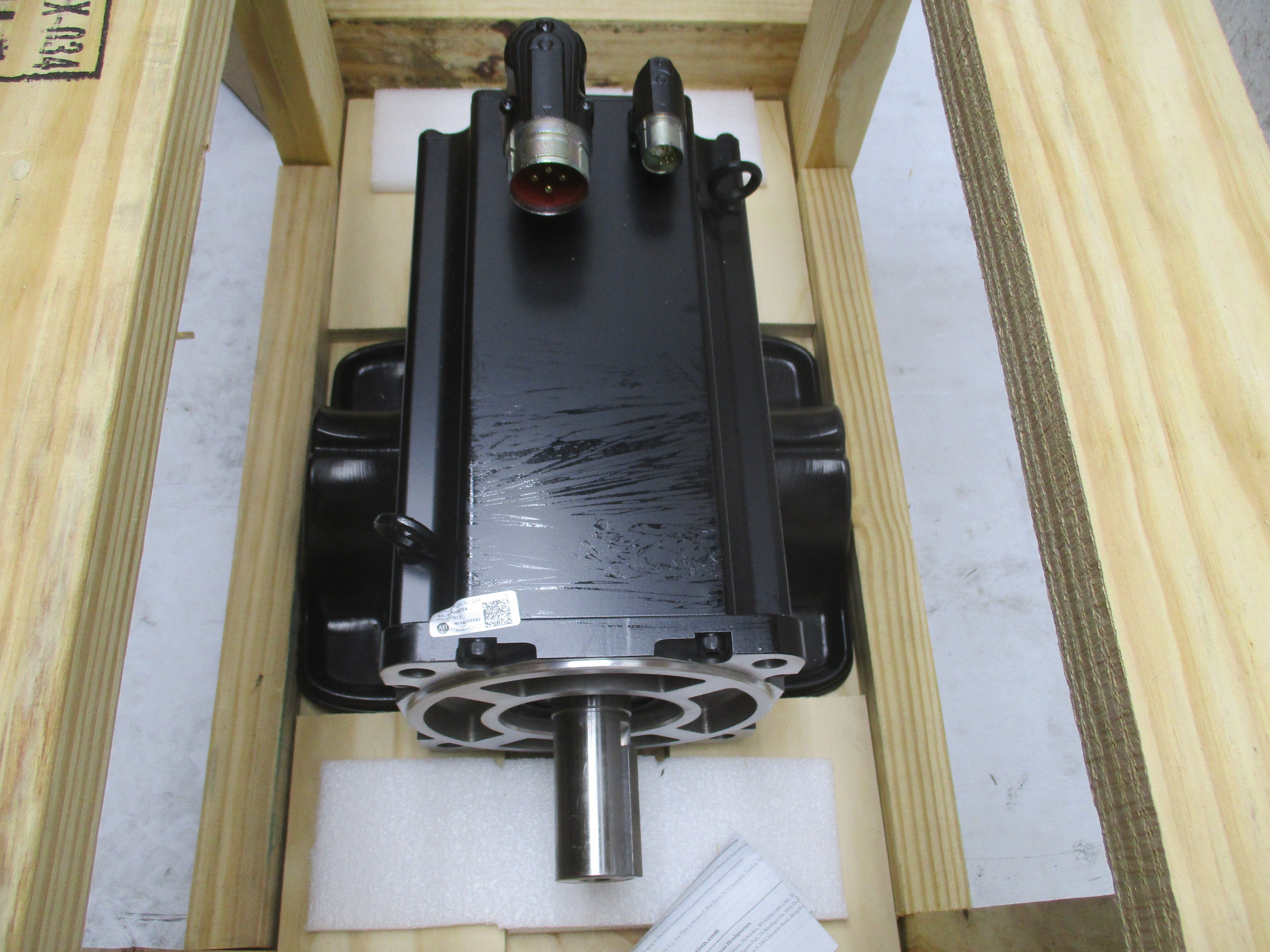 ALLEN BRADLEY MPL-B680H-SJ72AA SER. A 460V 51A NSMP