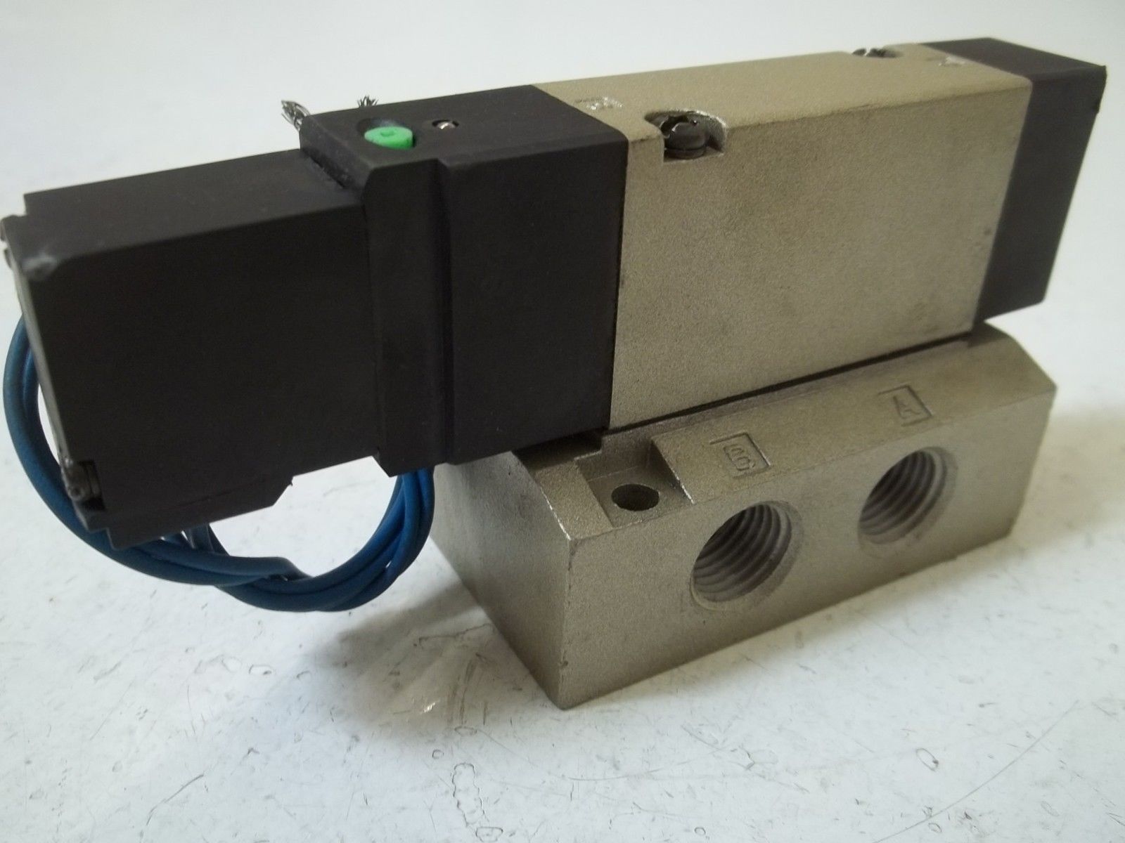 CKD CORPORATION 4KB210 PNEUMATIC VALVE UNMP